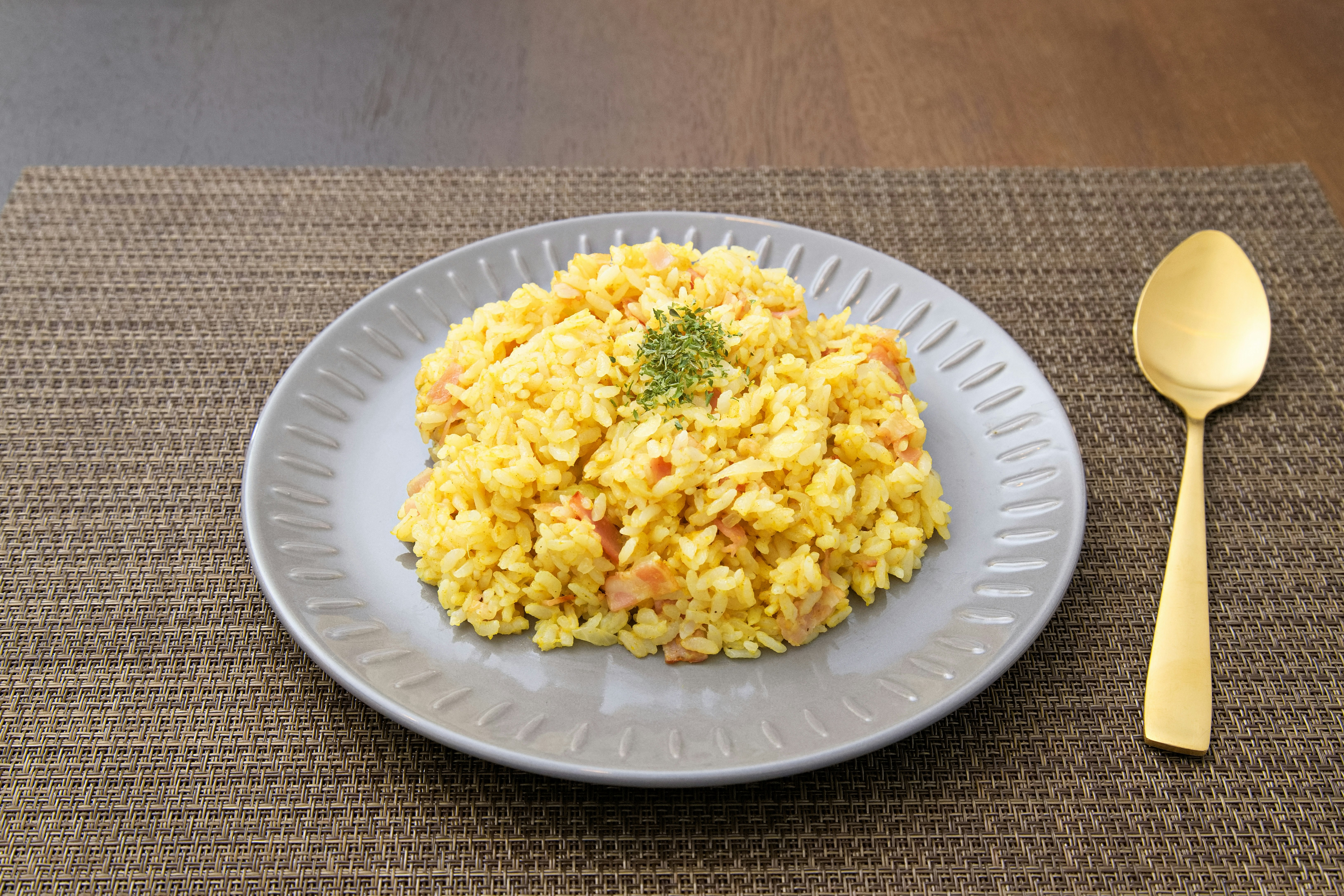 皿に盛られたチャーハン