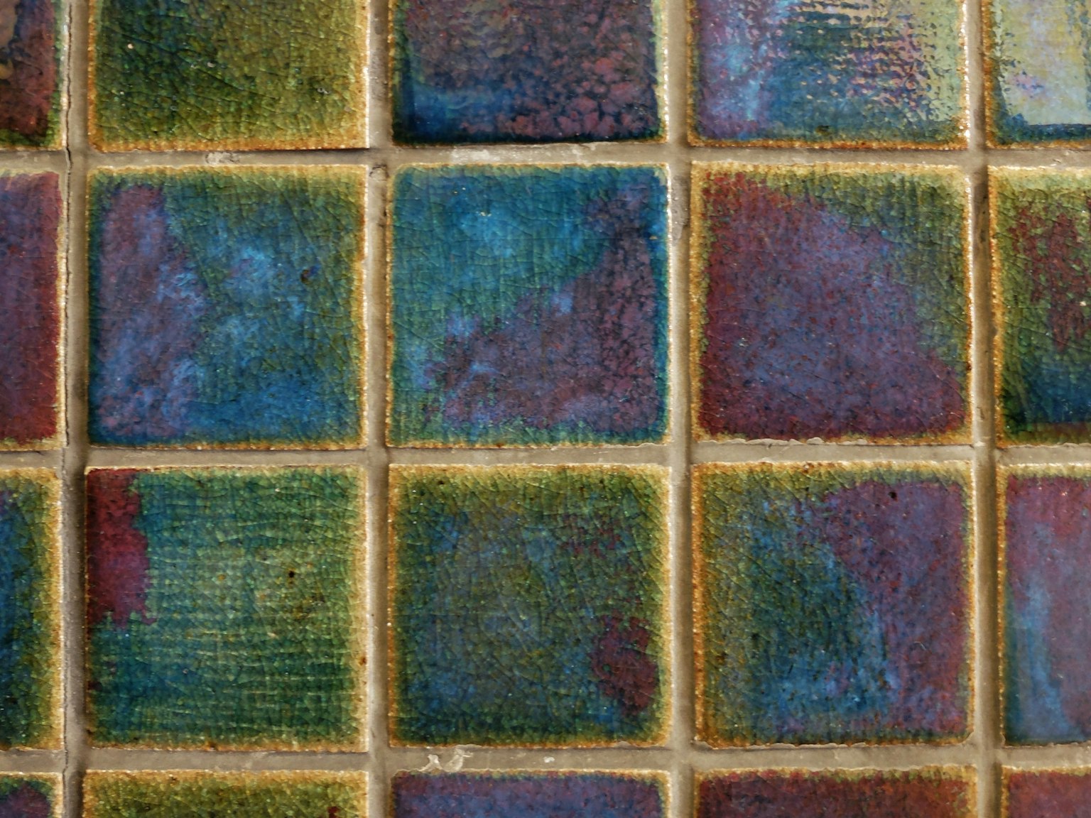Motivo di piastrelle colorate con sfumature di blu e verde
