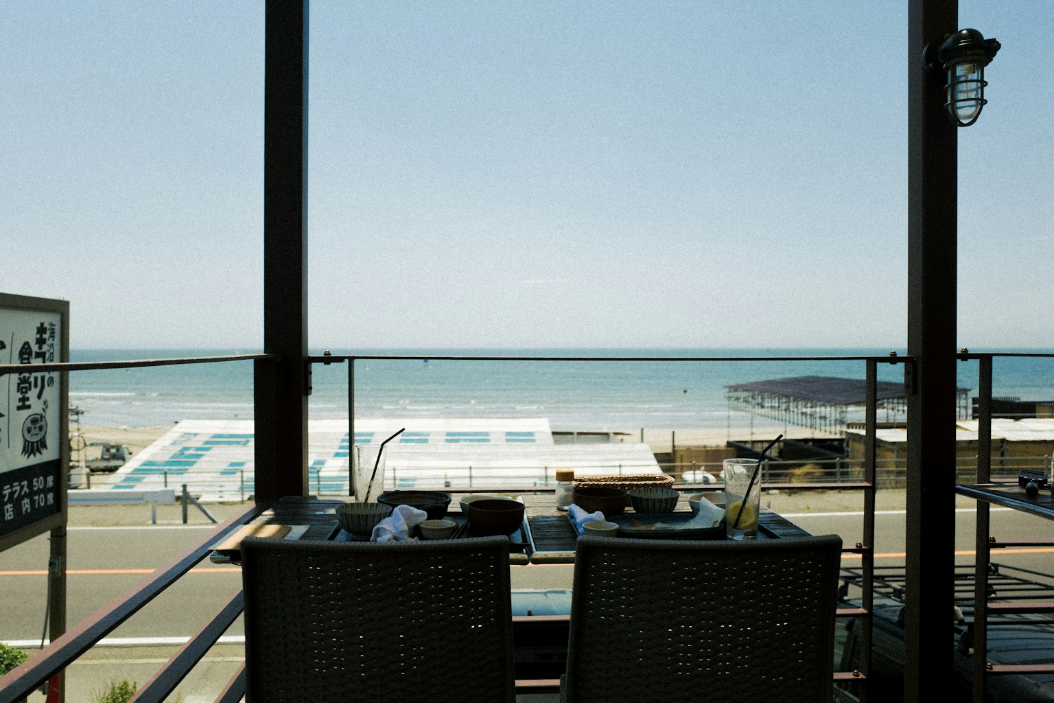 Terrazza di ristorante con vista sull'oceano