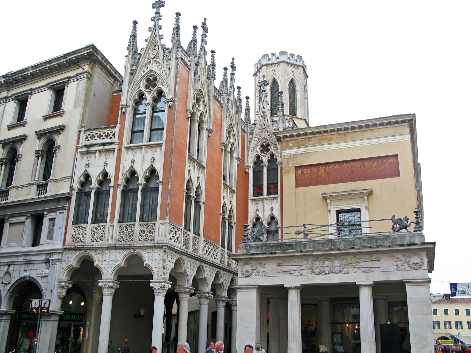 威尼斯美丽建筑的外观与华丽的外立面