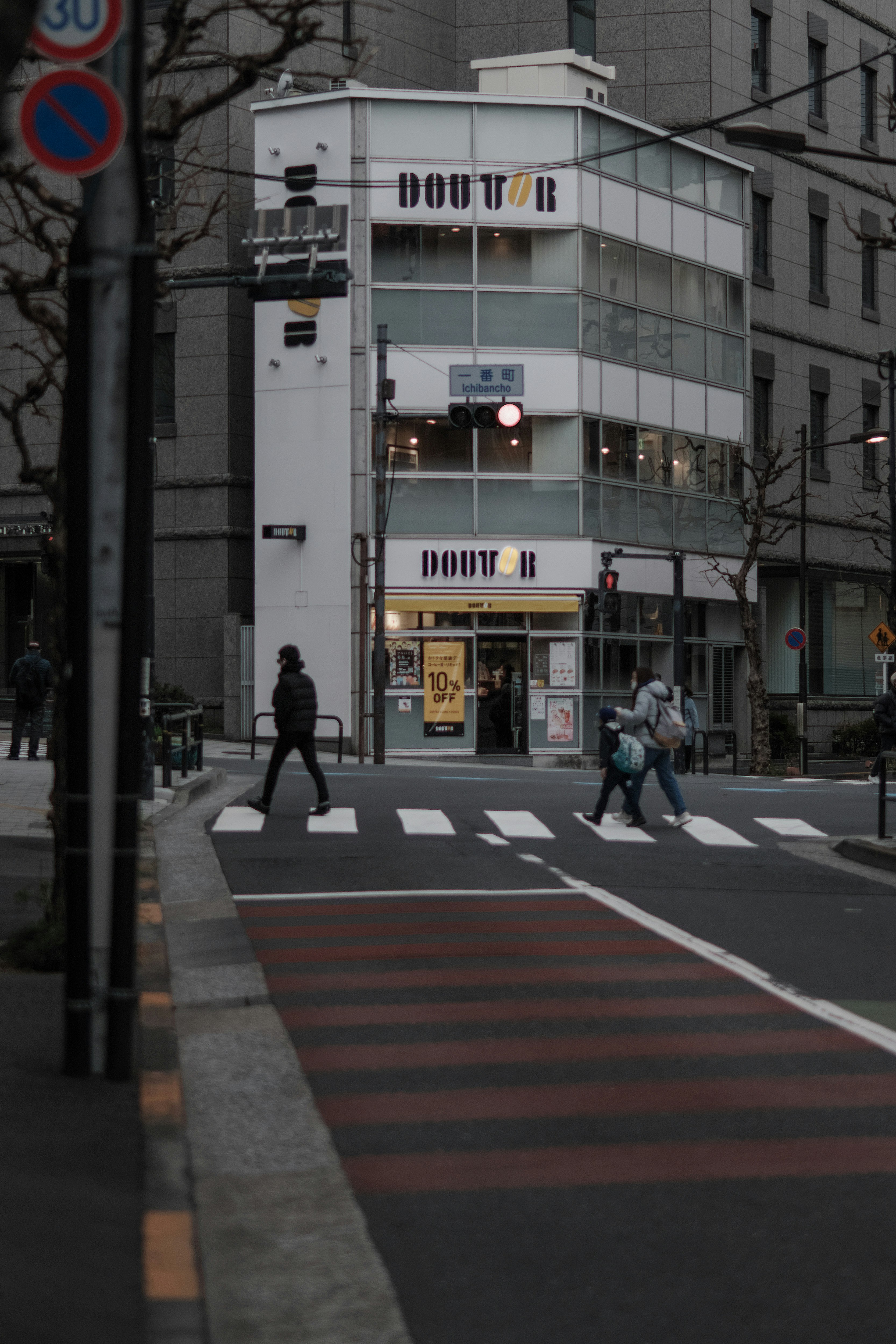 番町の交差点と街並み