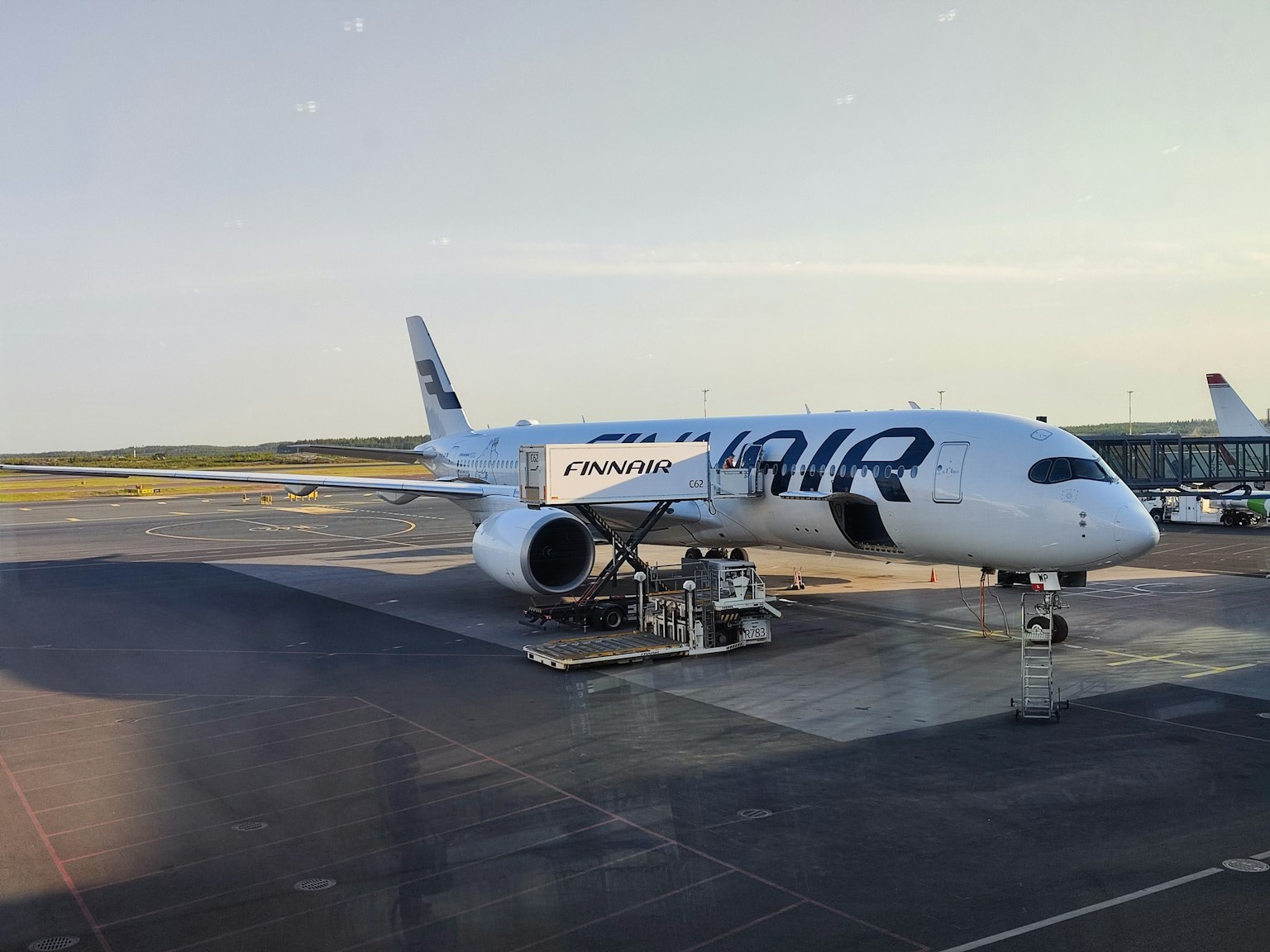 Boeing 787 di Finnair parcheggiato in aeroporto