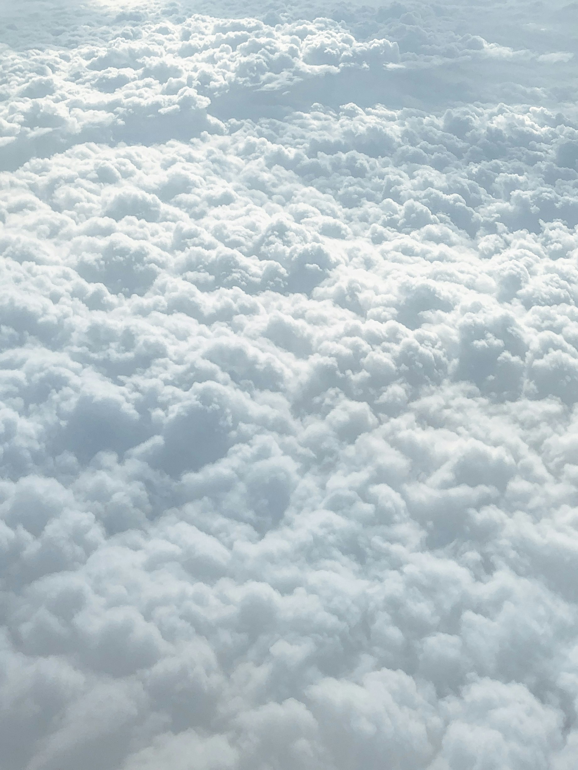雲が広がる空の上空の眺め
