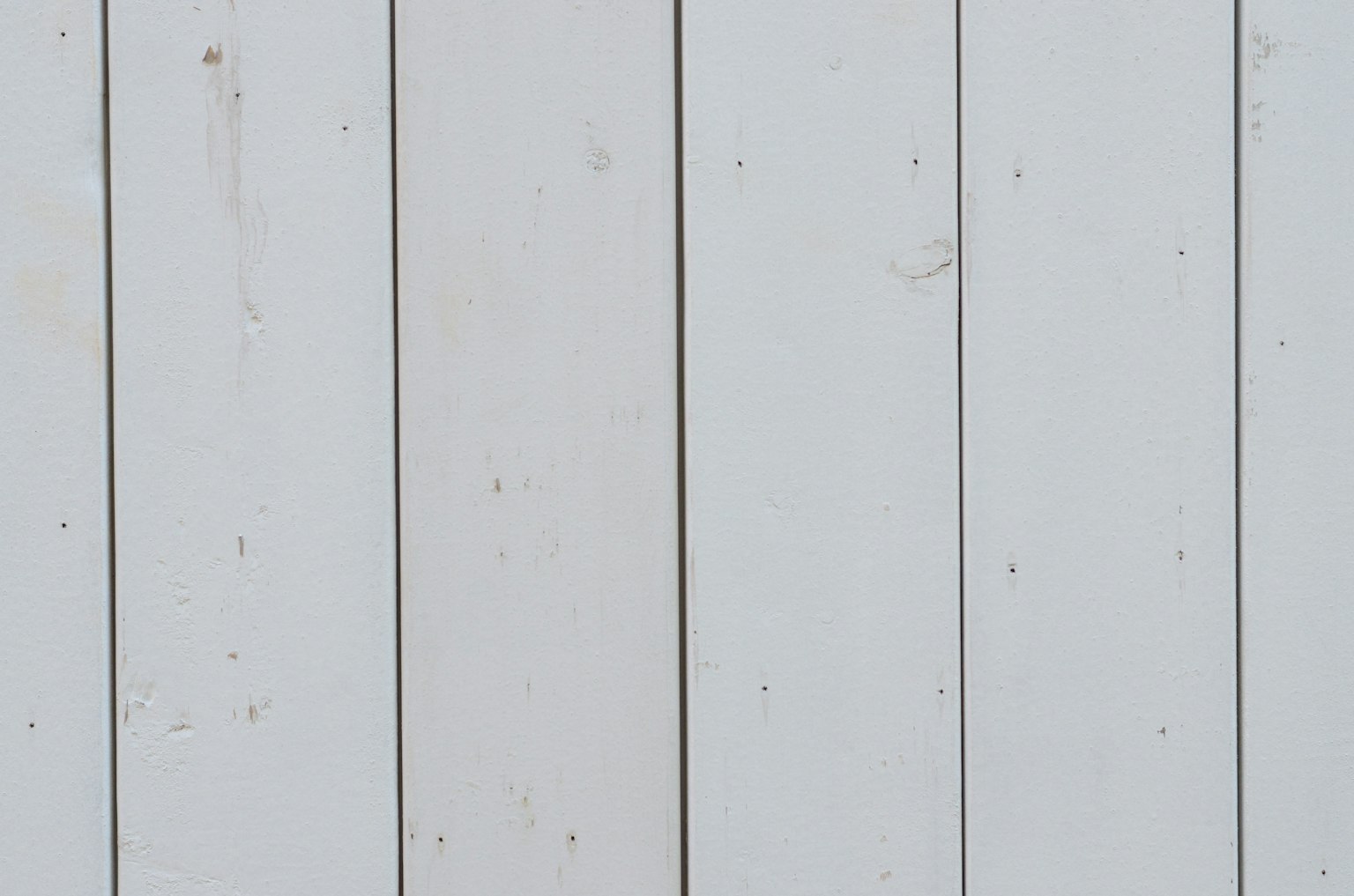 Textur einer Wand aus weißen Holzplanken