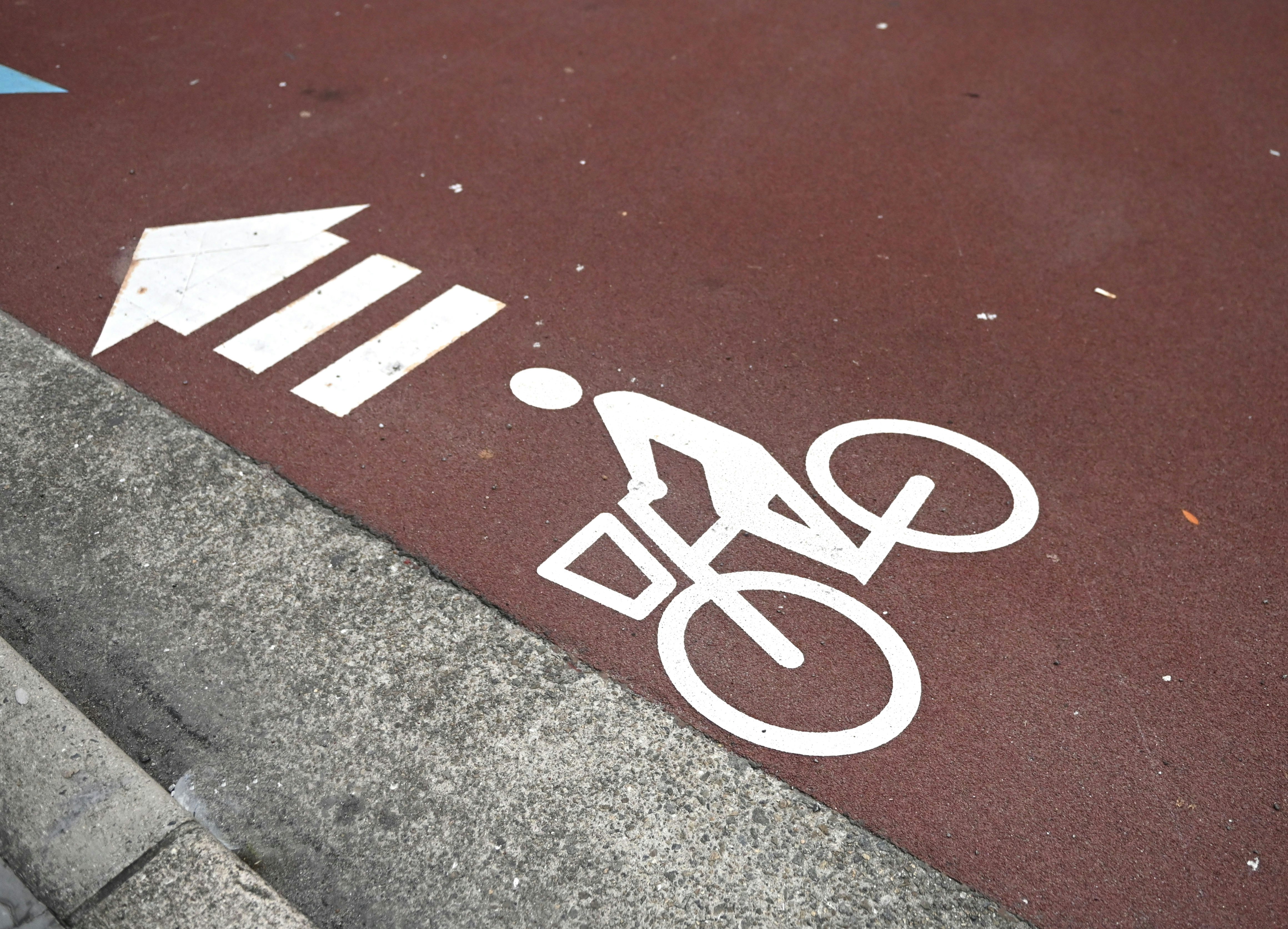 Fahrradspur Straßenmarkierung