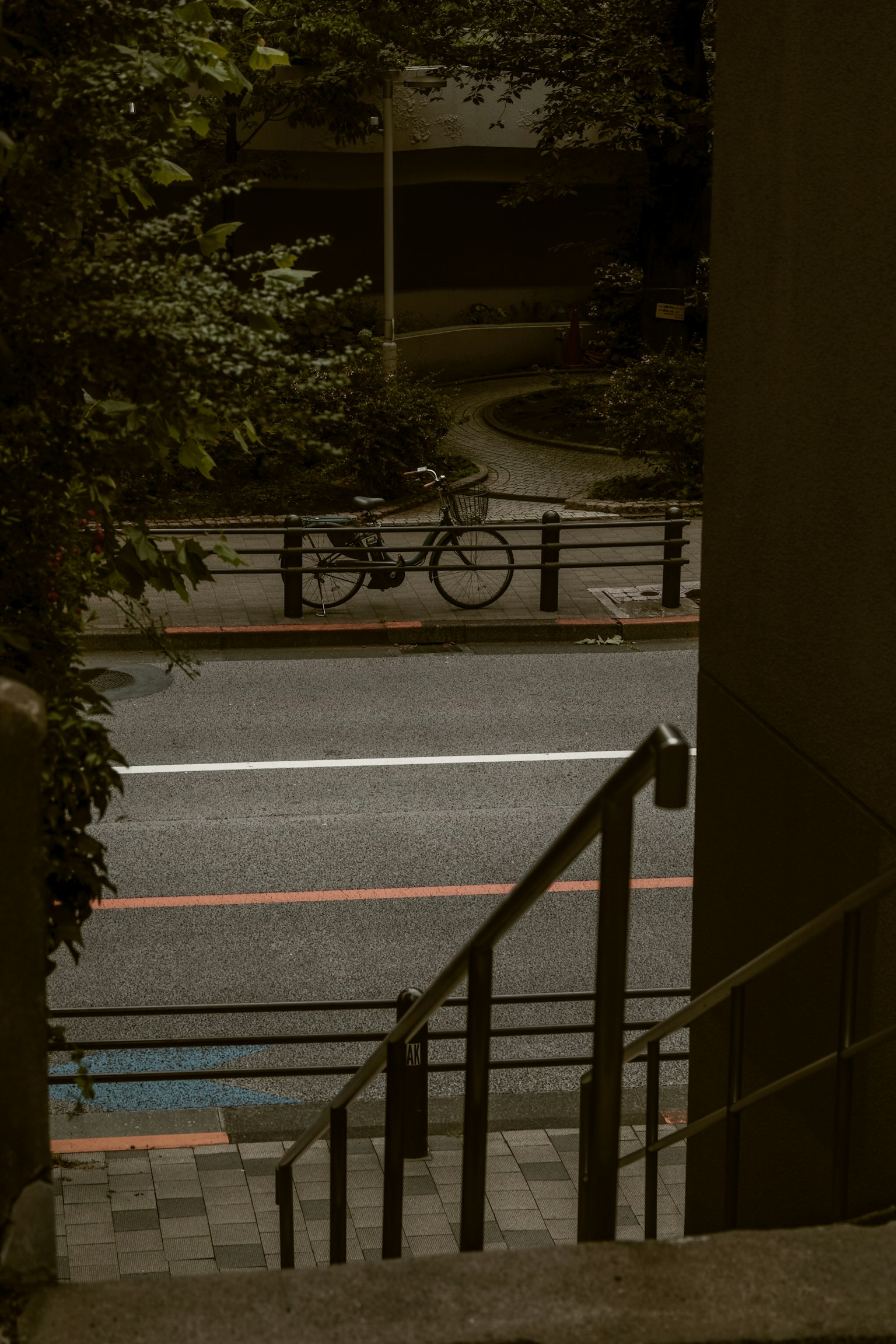 มุมมองจักรยานและถนนจากบันได