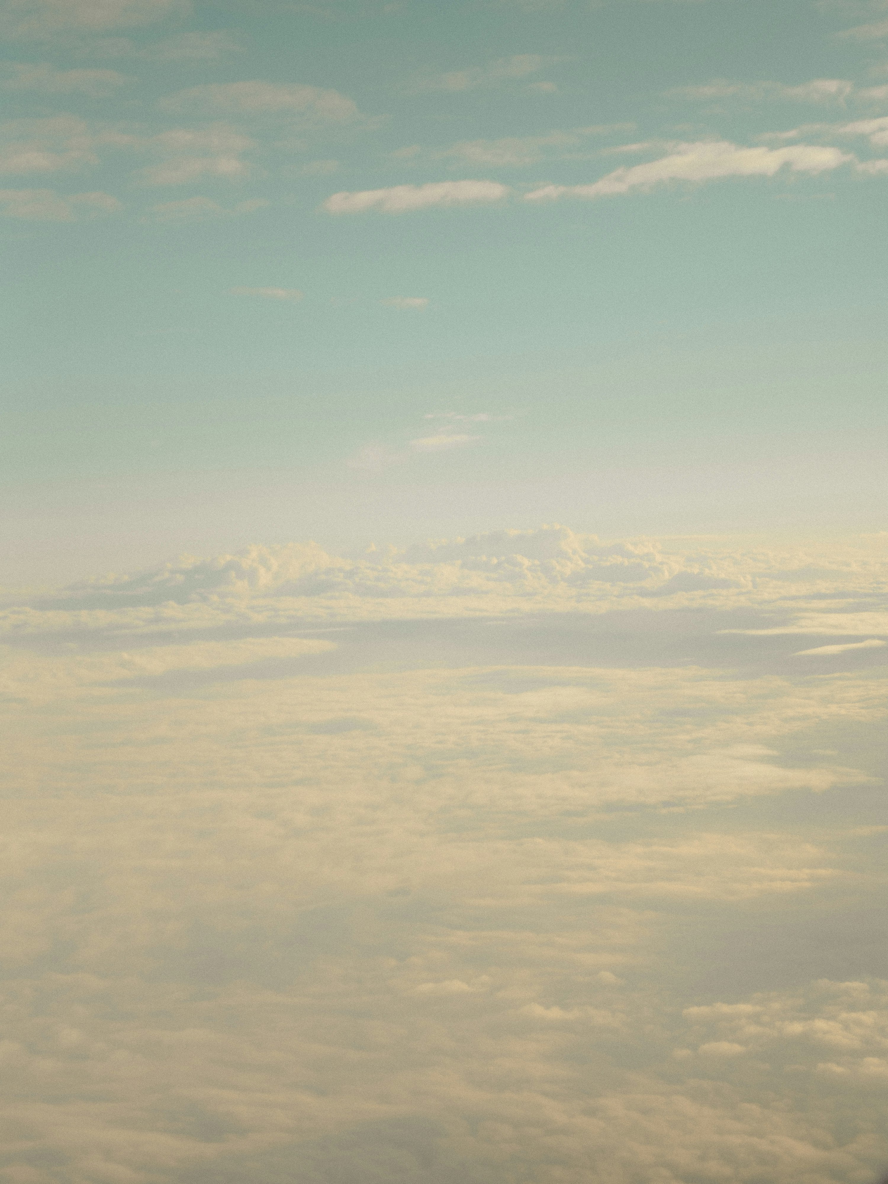 雲が広がる空の上空風景