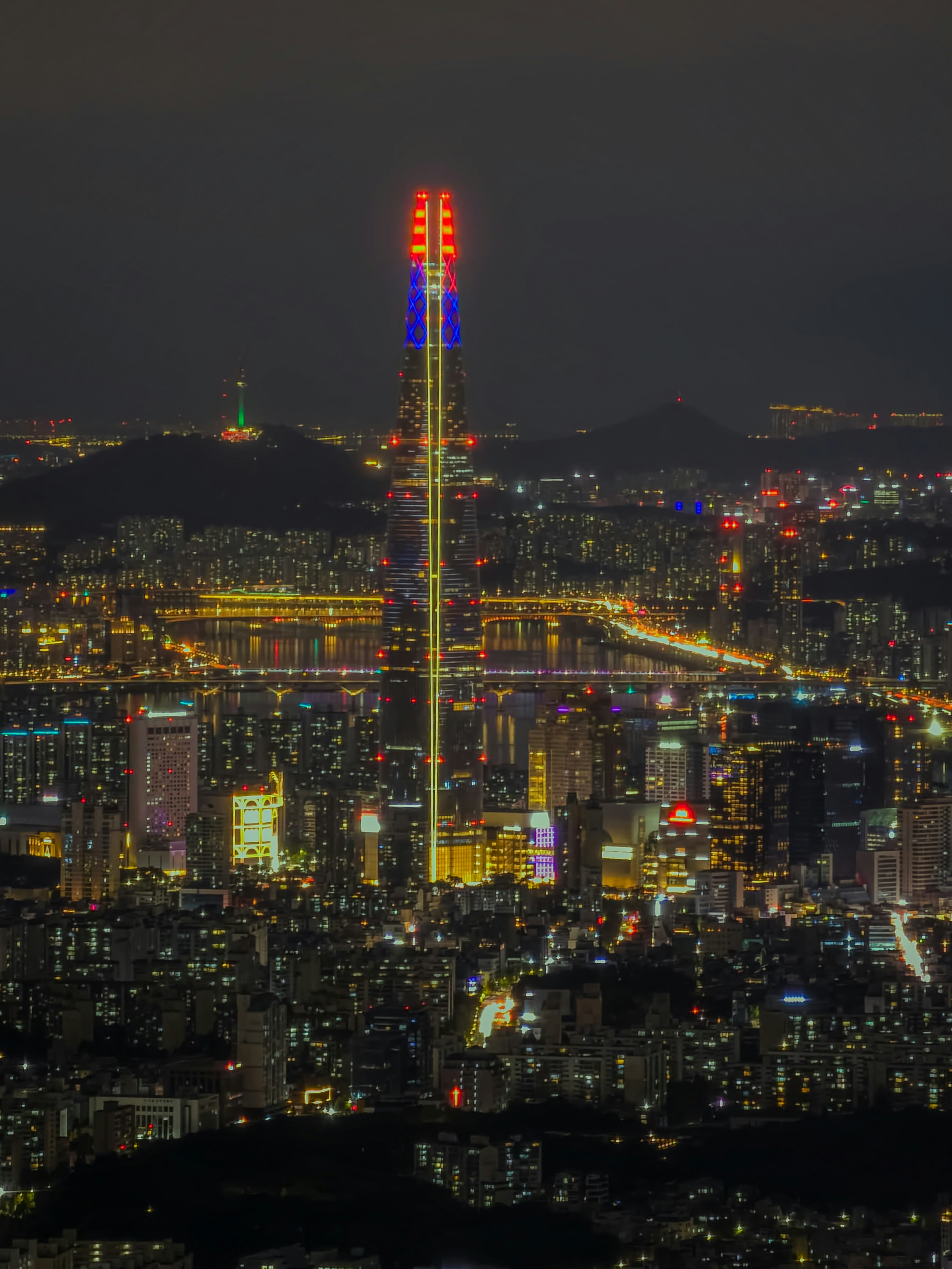 남한산성에서 내려다본 야경의 빛과 희망