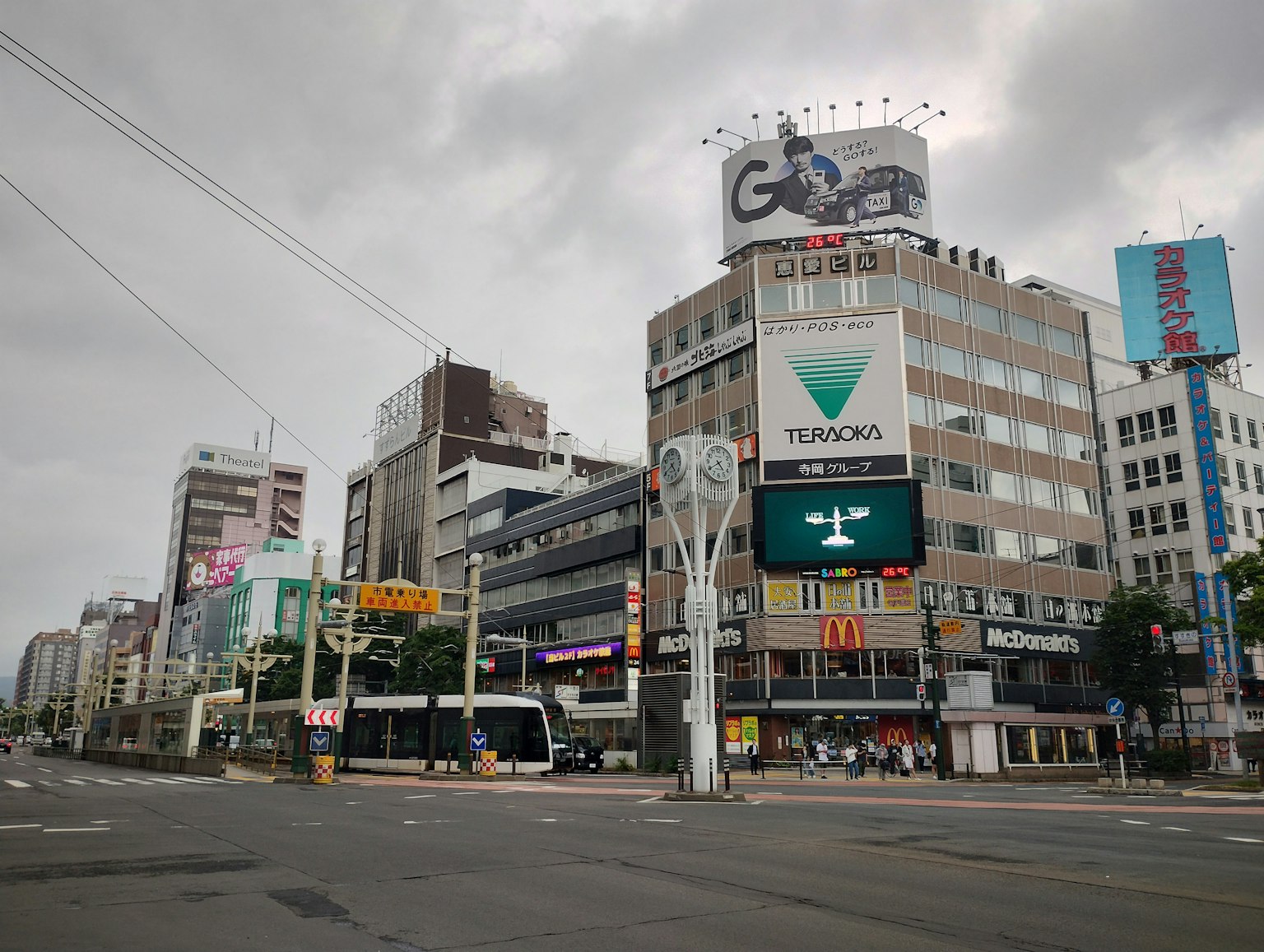 城市風景，展示建築和標識