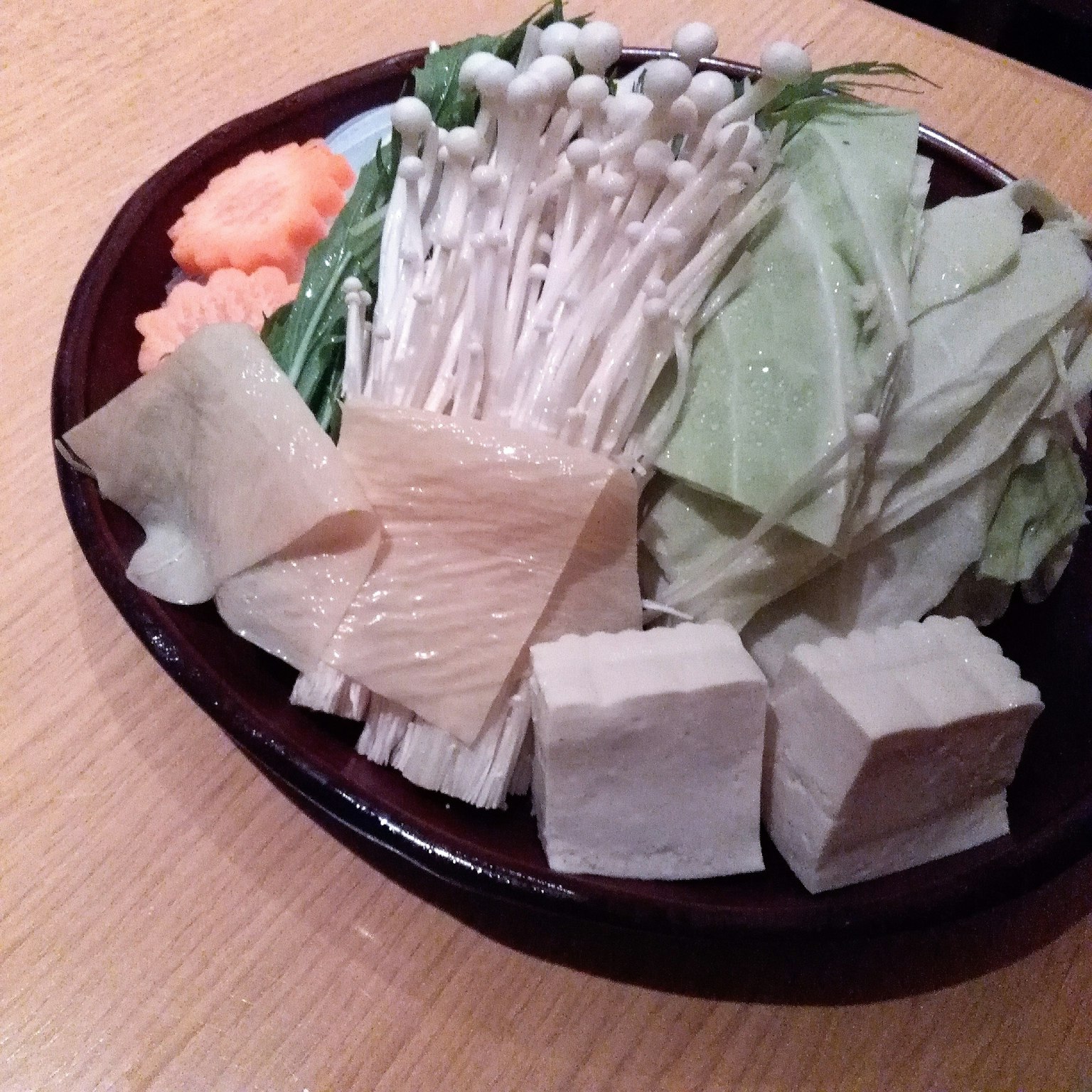 一盘杂菜和豆腐