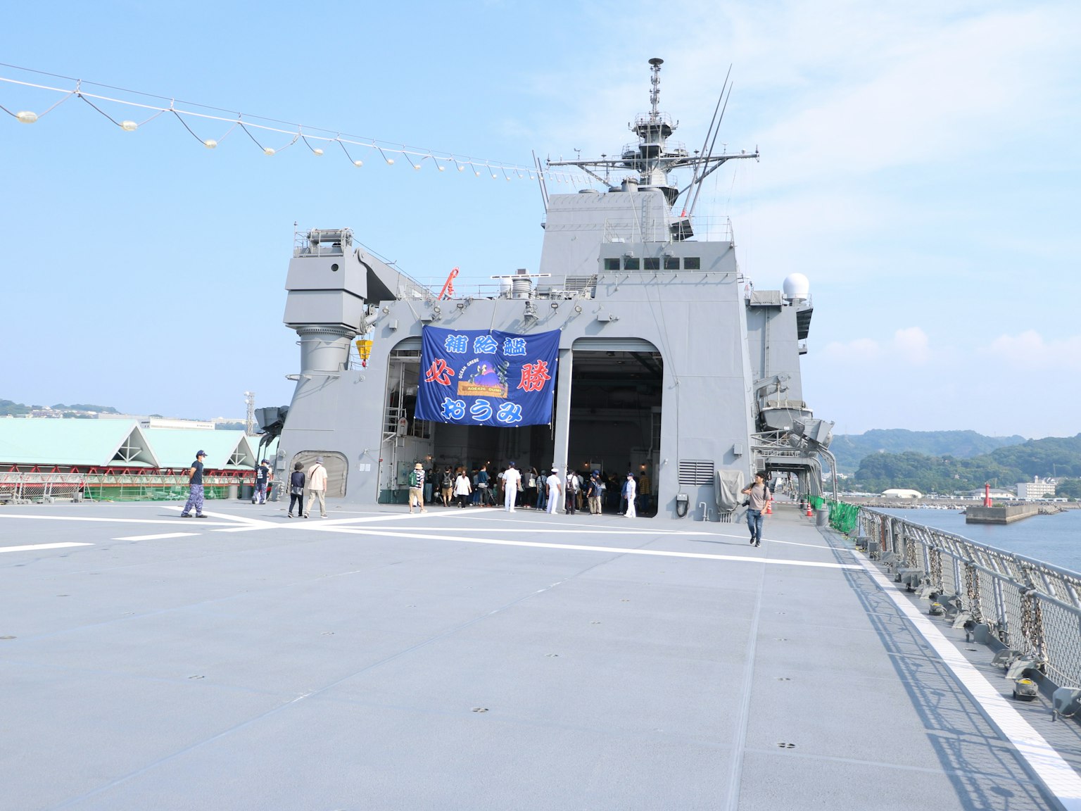 軍艦甲板上有人的旗幟