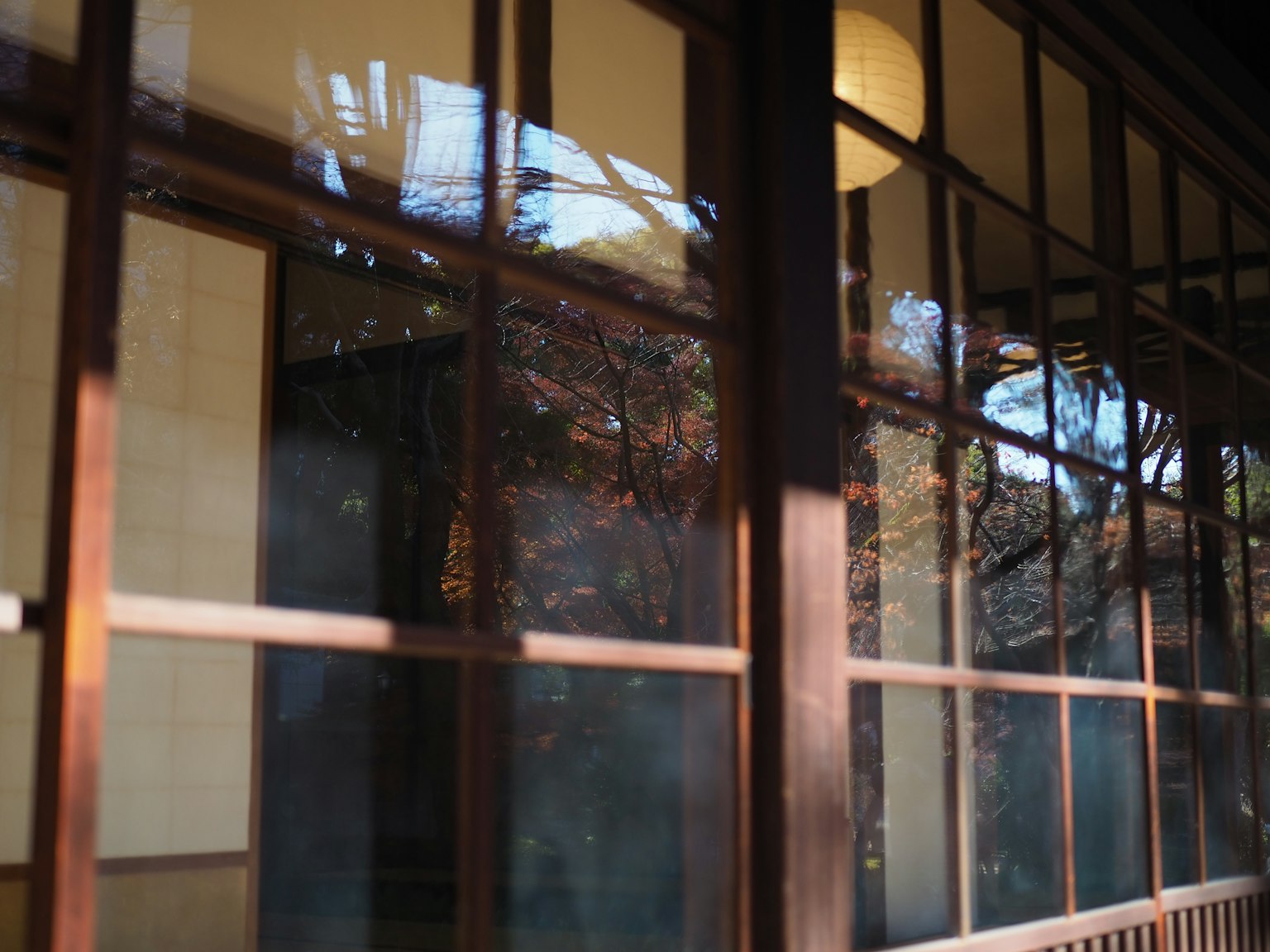 傳統日本建築窗戶和木框的細節