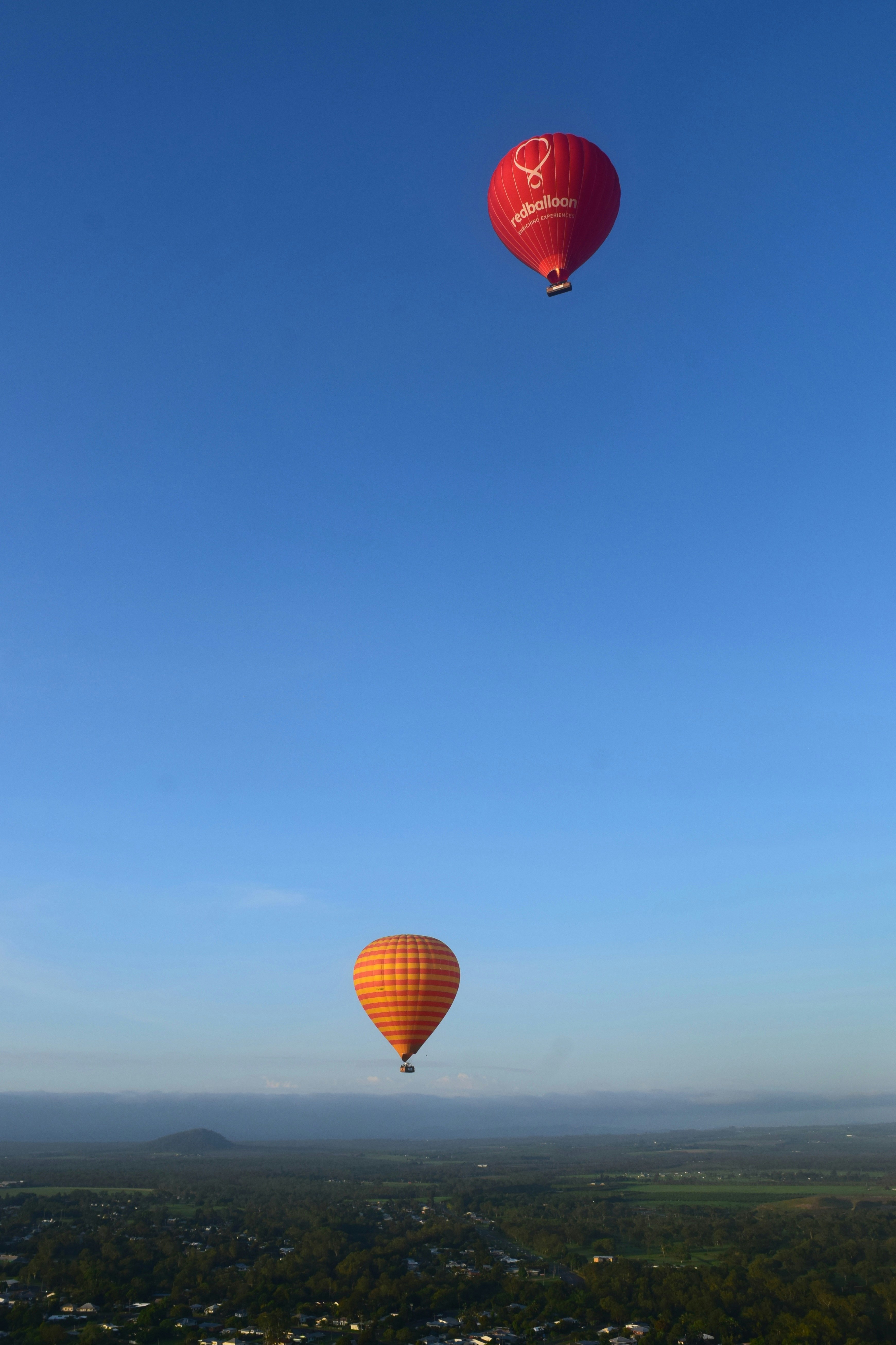 vue sur l’horizon et le ciel depuis des montgolfières en voyage en famille