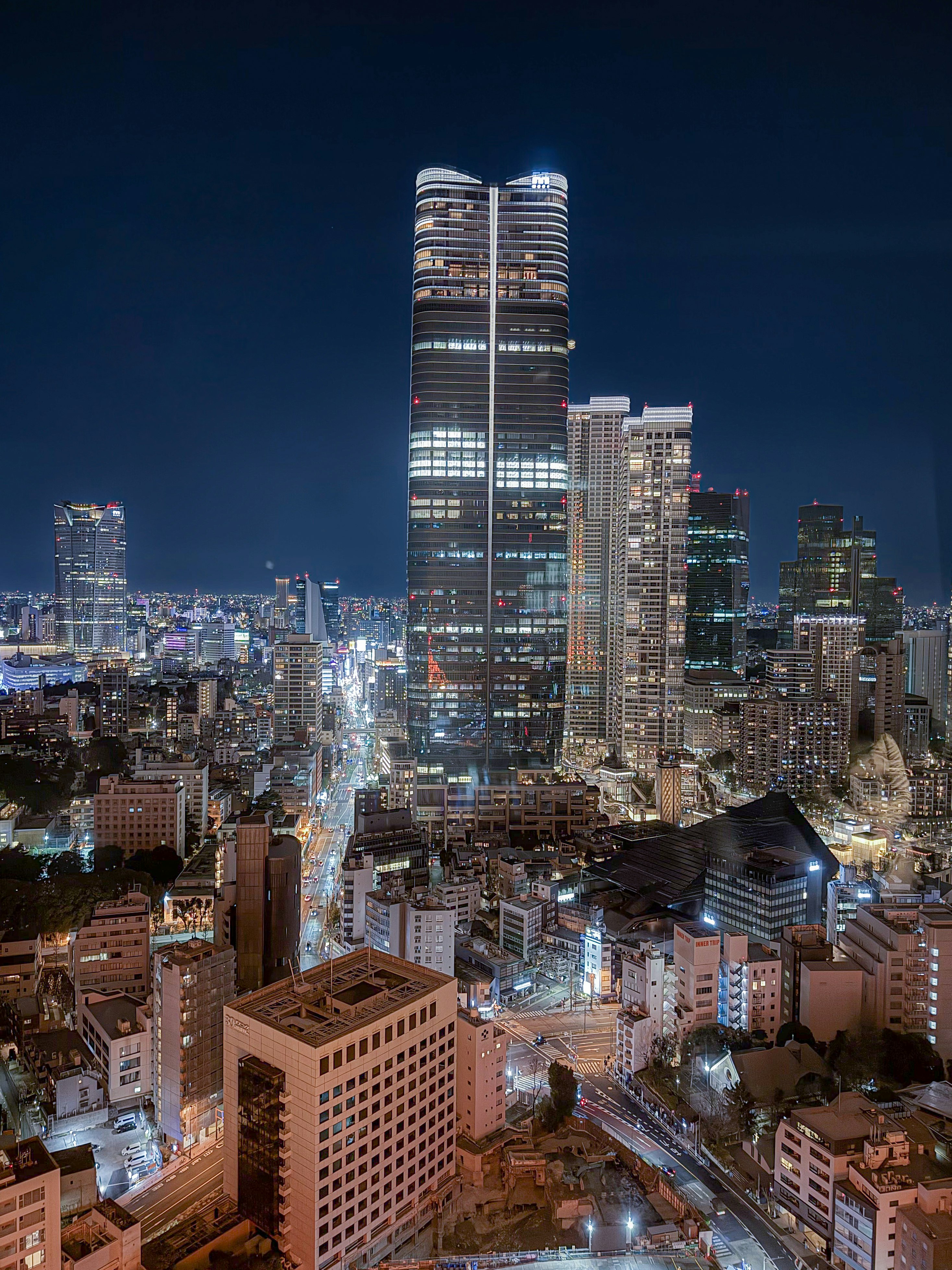 東京タワーから見下ろす夜景と高層ビル群