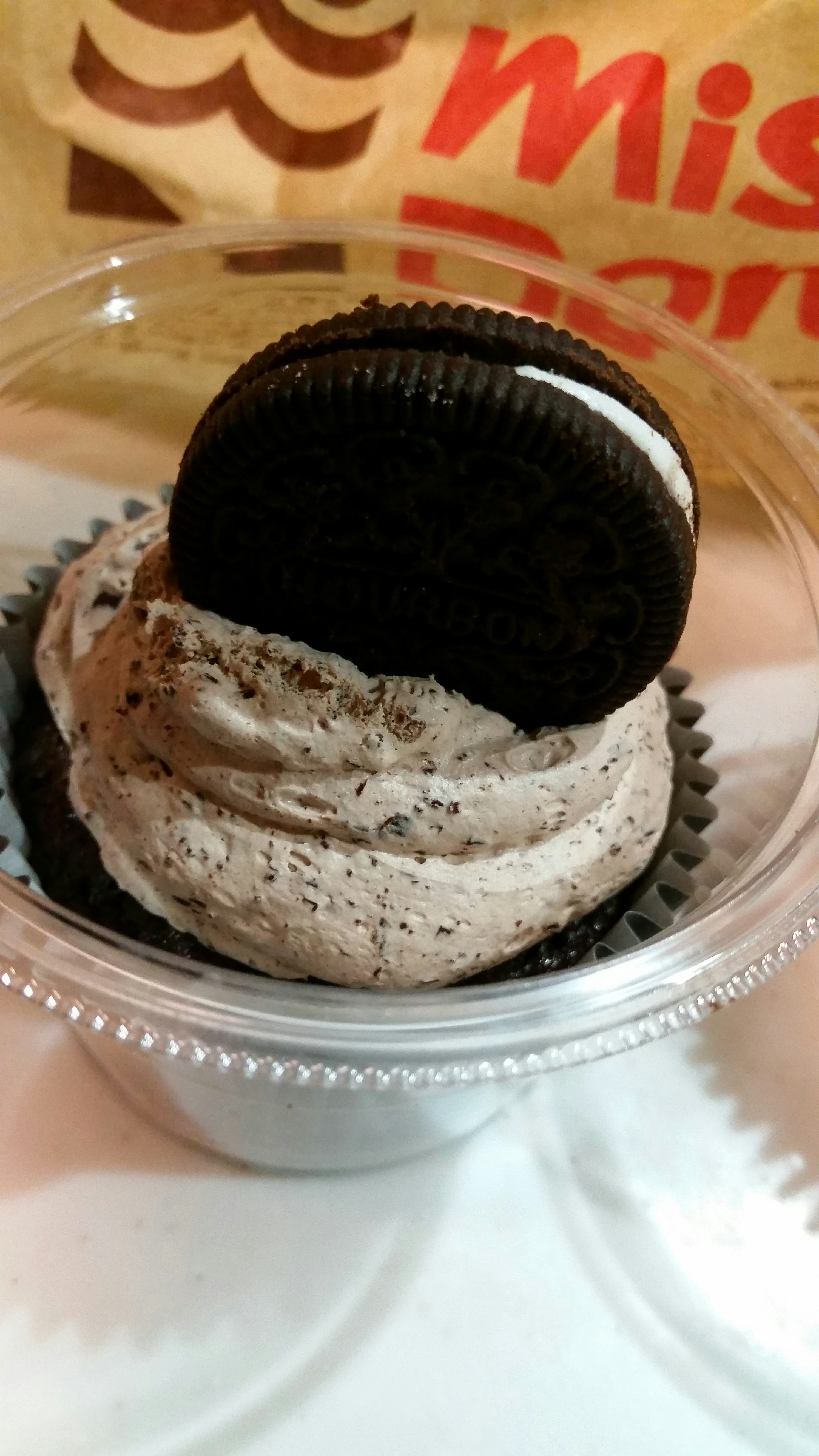 Cận cảnh bánh quy kẹp kiểu Oreo với kem