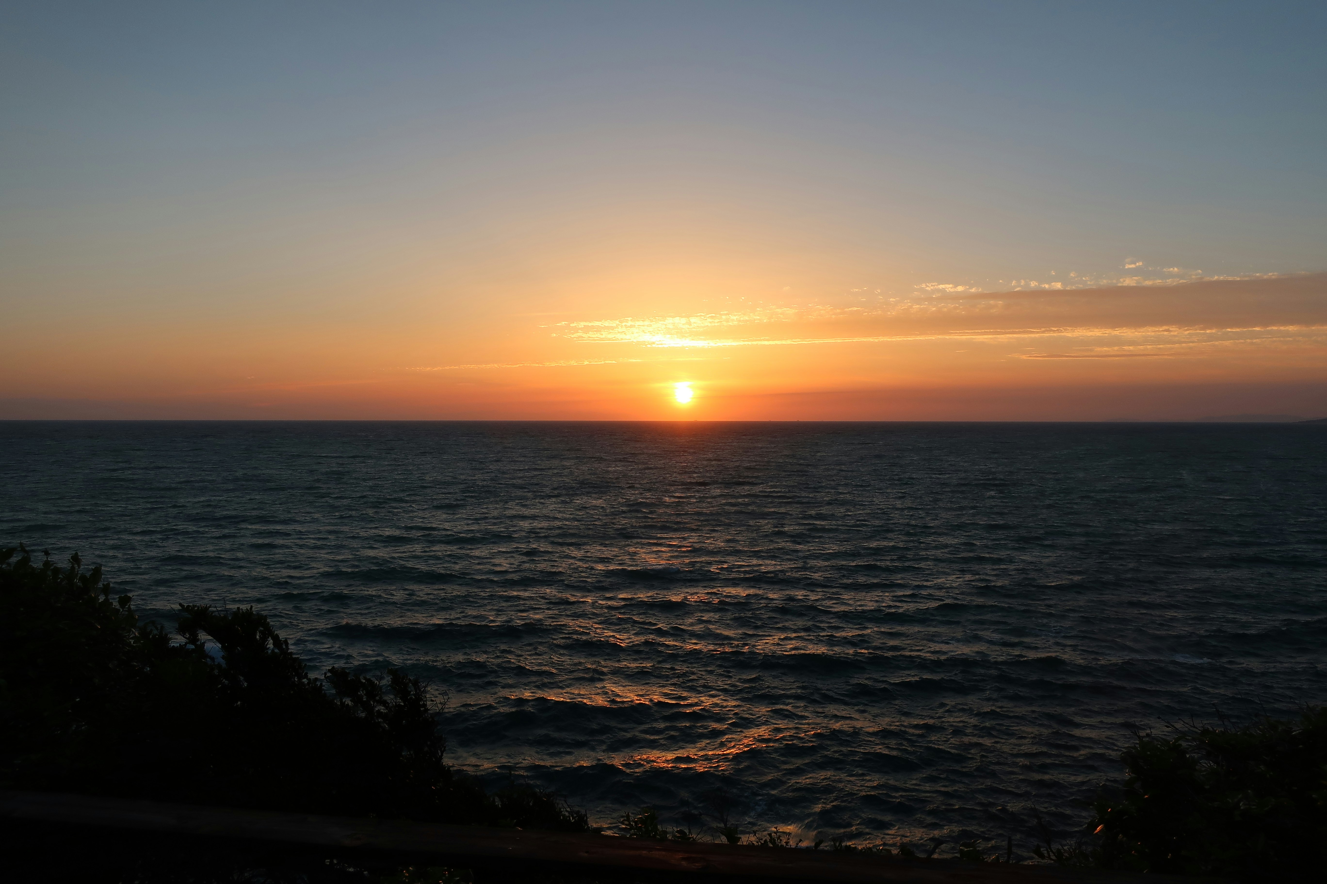 和歌山の太平洋に沈む夕日
