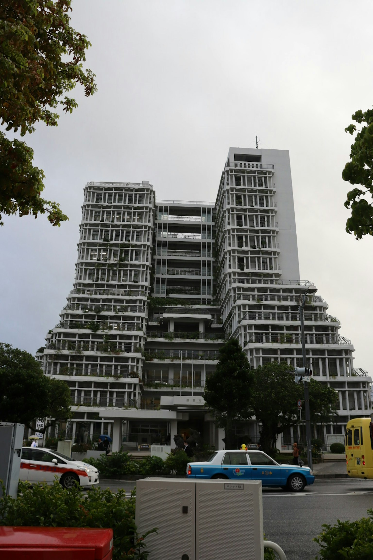 Bâtiment architectural unique dans un cadre urbain