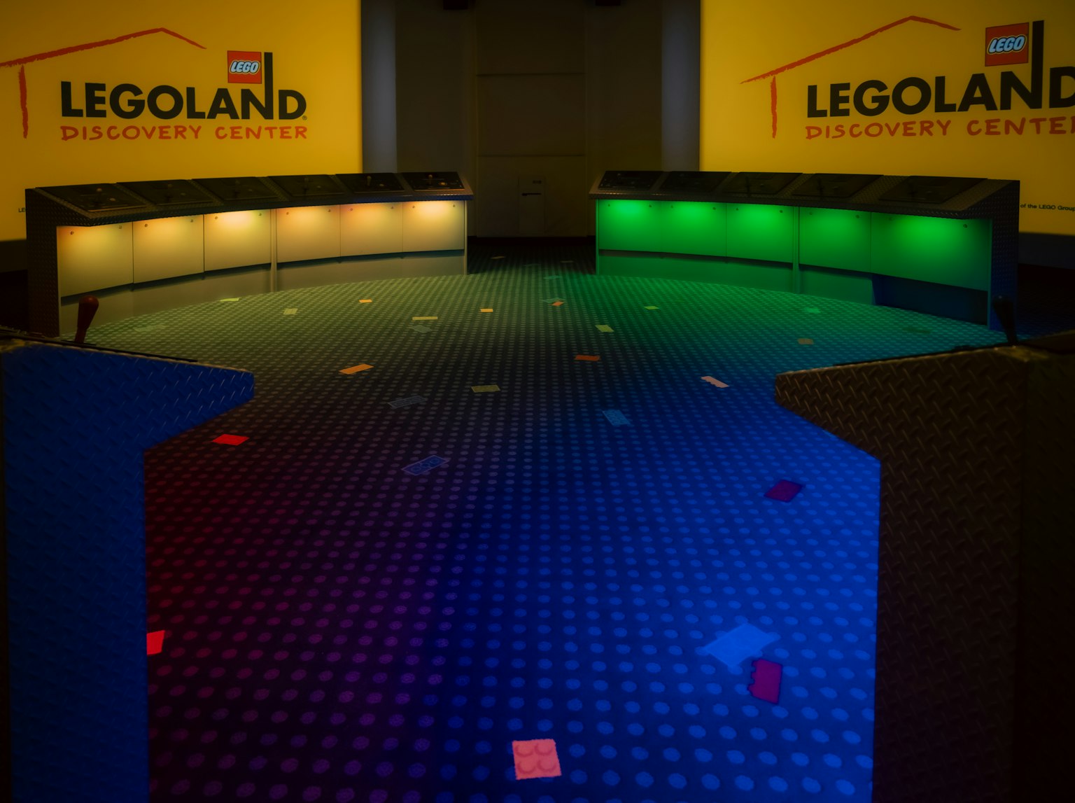Interno colorato e illuminazione del LEGOLAND Discovery Center