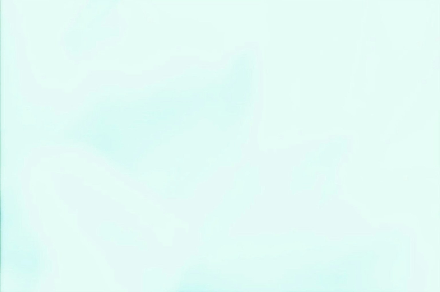 Immagine astratta con sfondo blu tenue e forme sfocate
