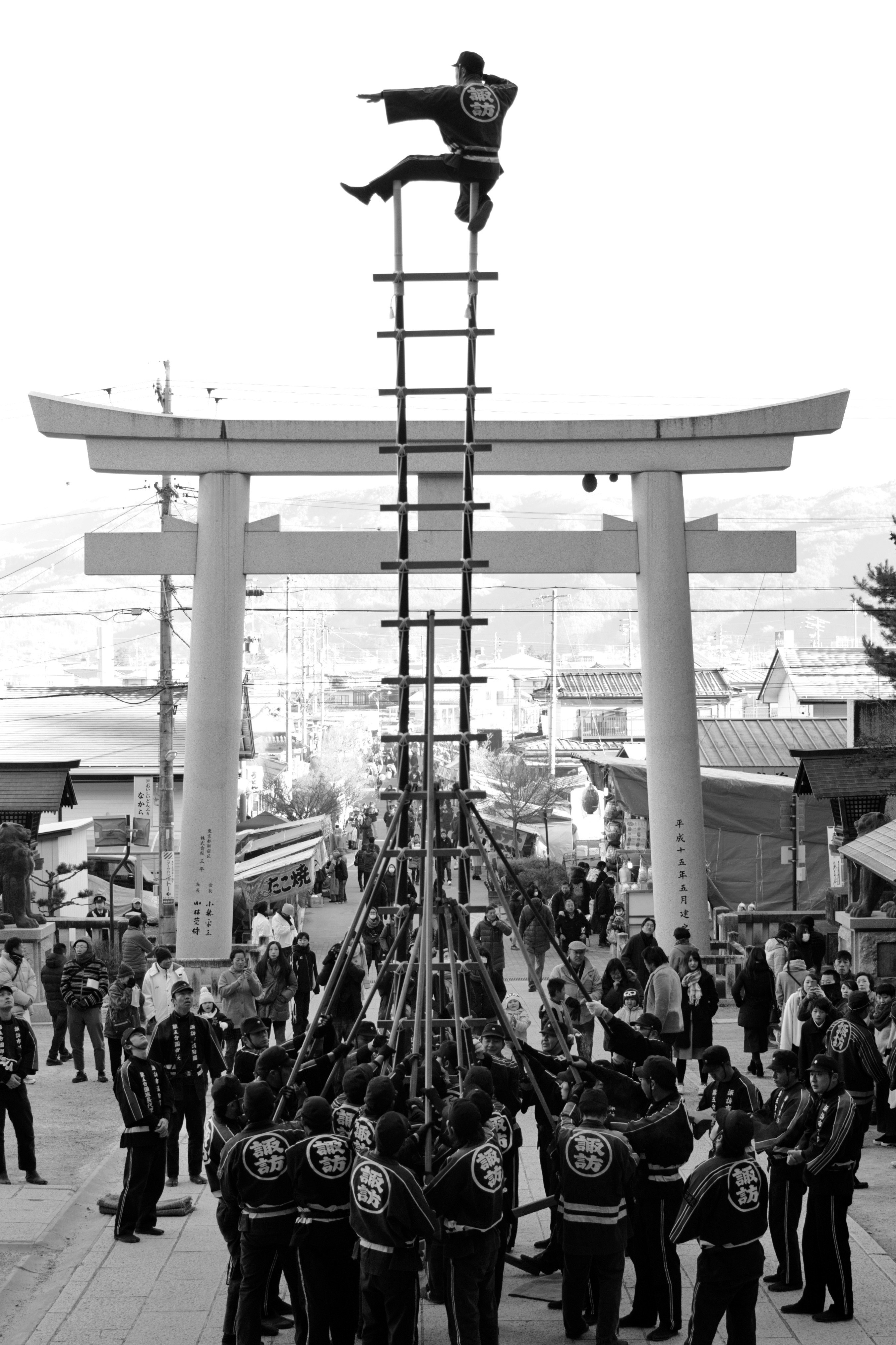 schieramento di tamburi taiko durante lo Shutsujinshiki al Suwa Taisha