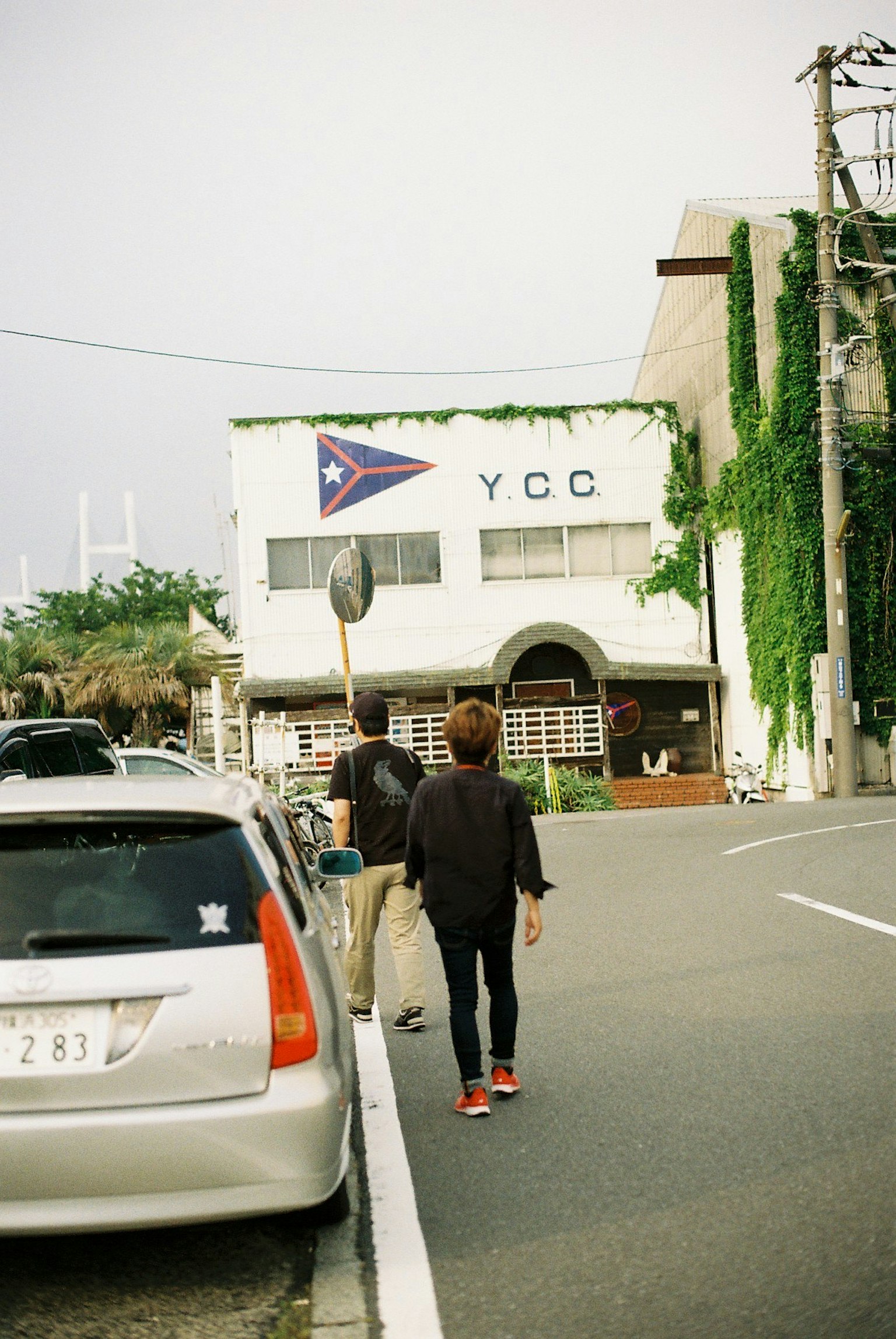 街景，包含YCC建築和行人
