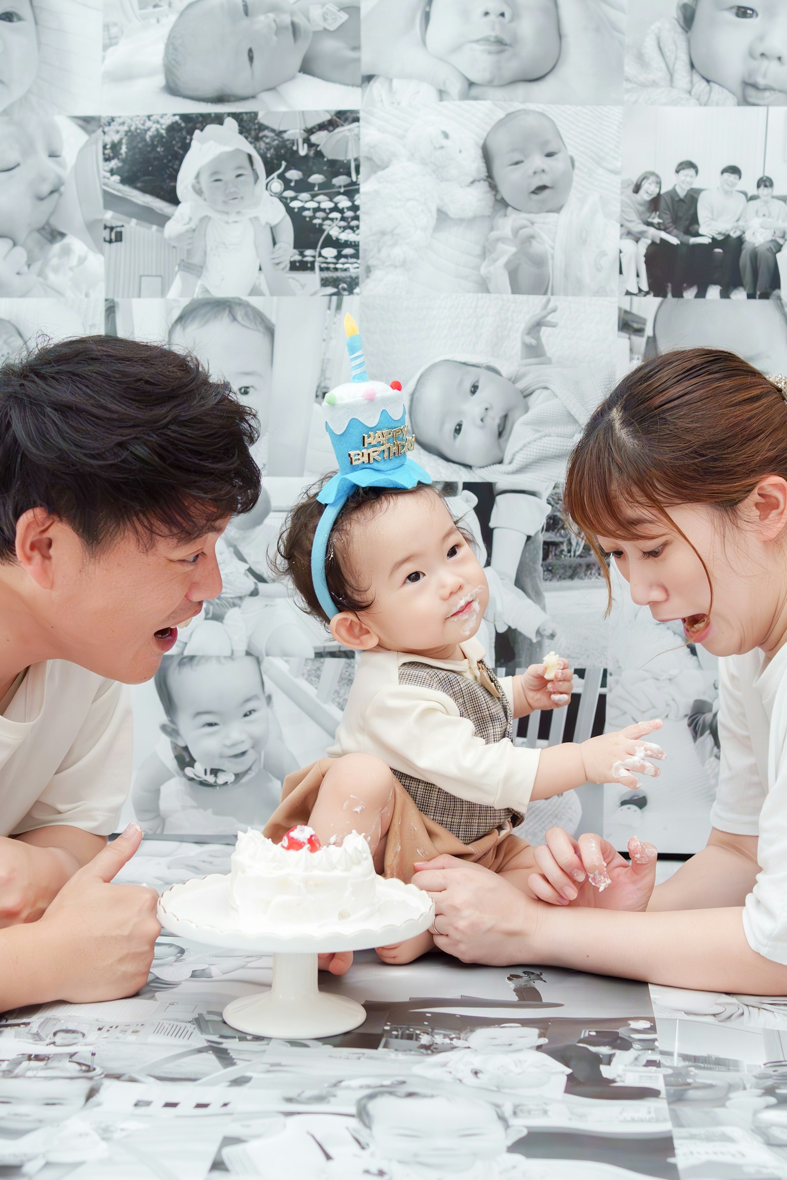 家庭生日庆祝场景，宝宝在蛋糕前