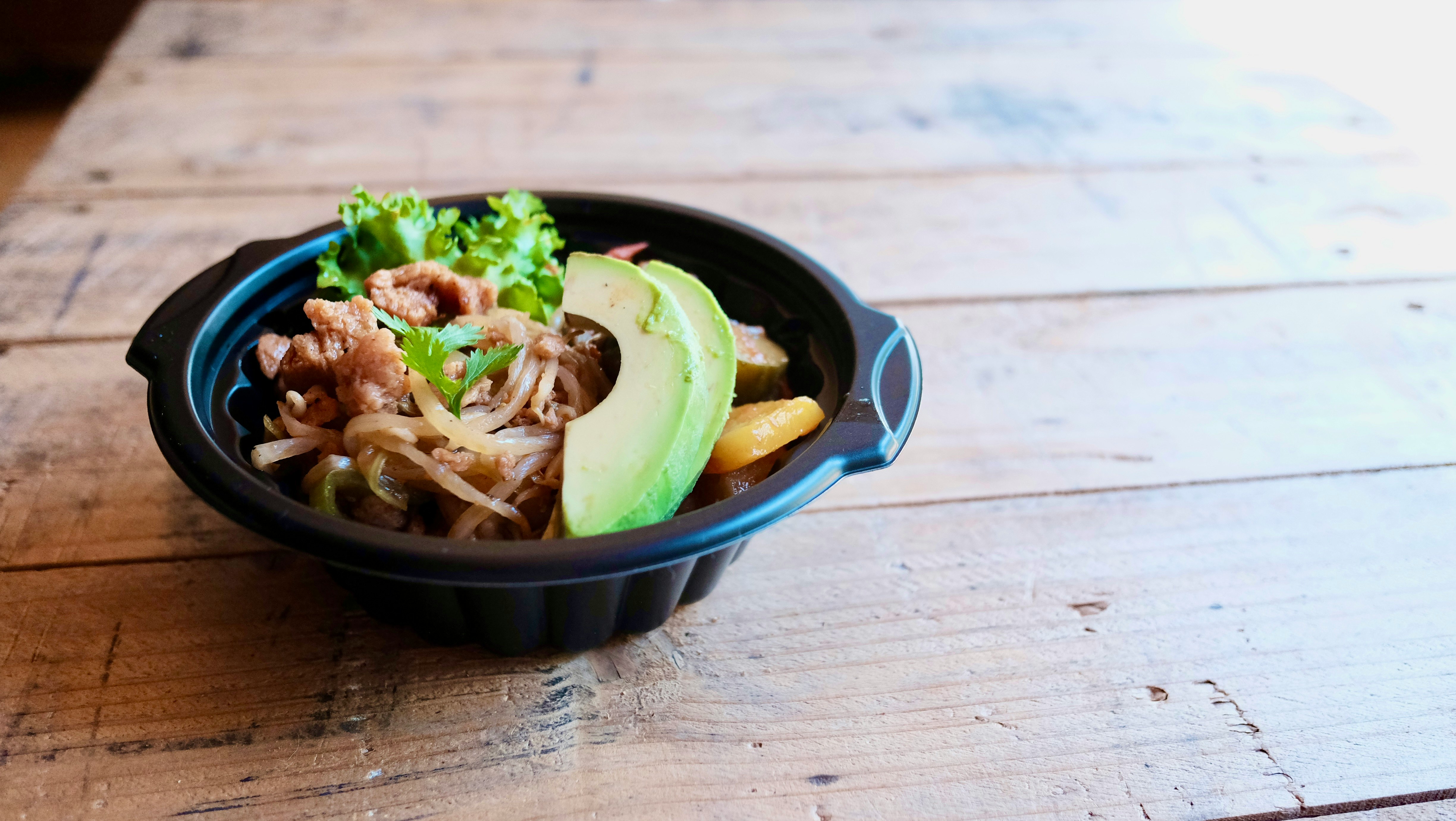 野菜たっぷりのビビンバ丼（ソイミート、アボガド添え）
