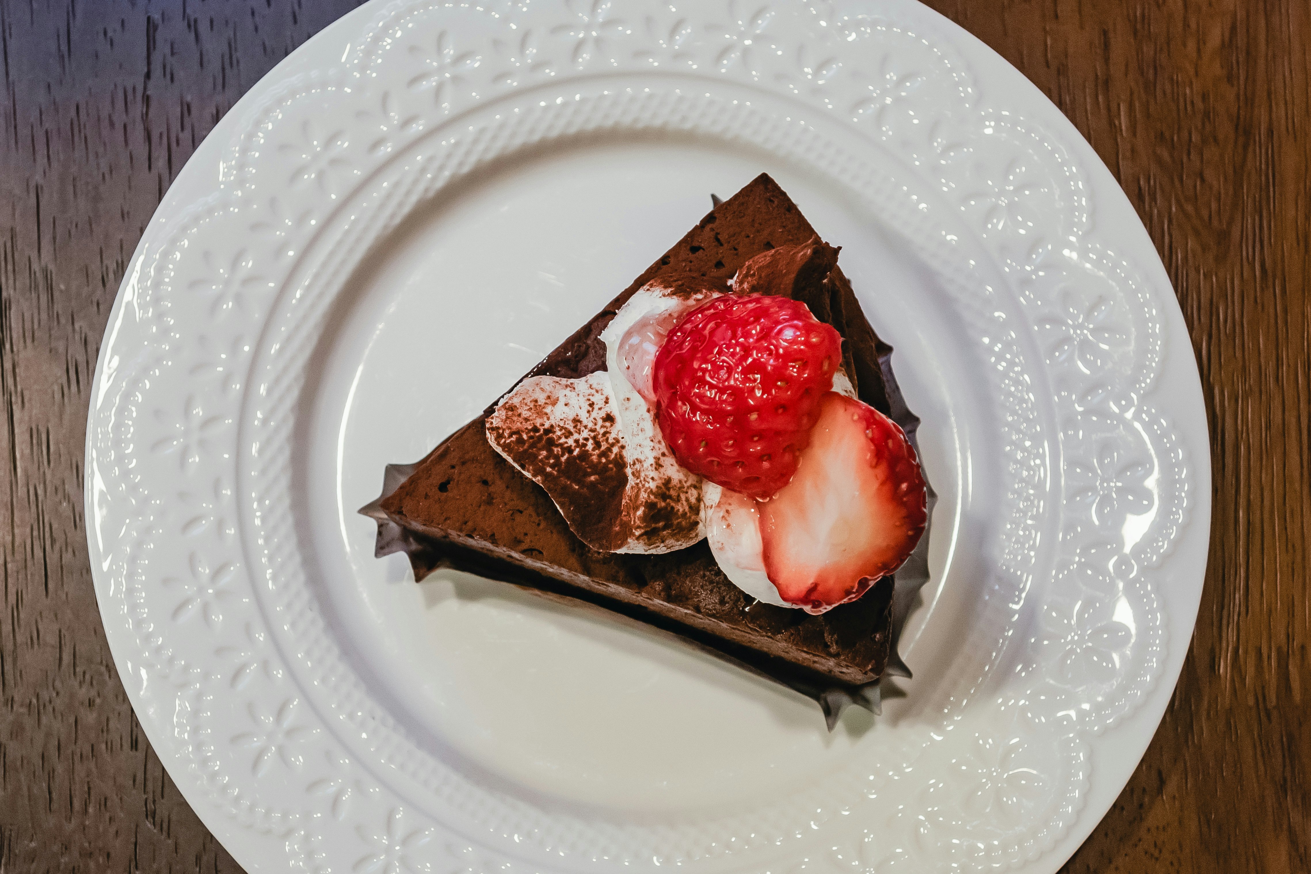 苺とチョコレートケーキのショートケーキ