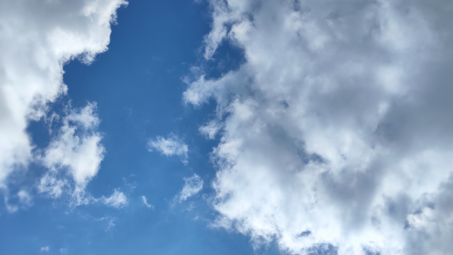 藍天上漂浮的白雲