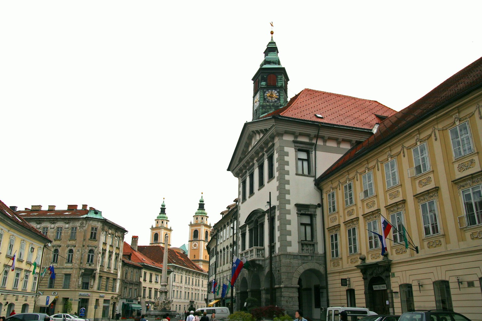 Bâtiments historiques et place à Ljubljana