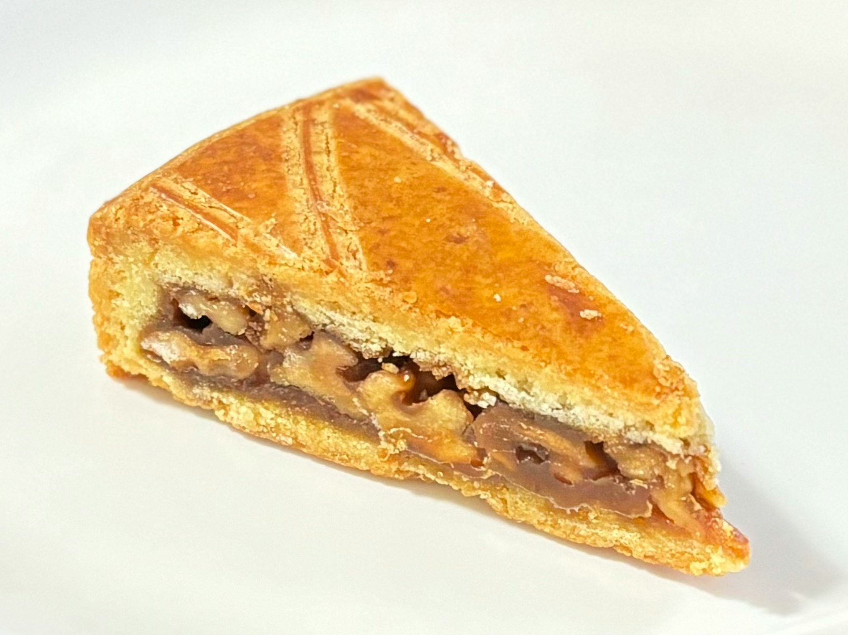 Pasticceria ripiena di cioccolato su un piatto bianco immagine