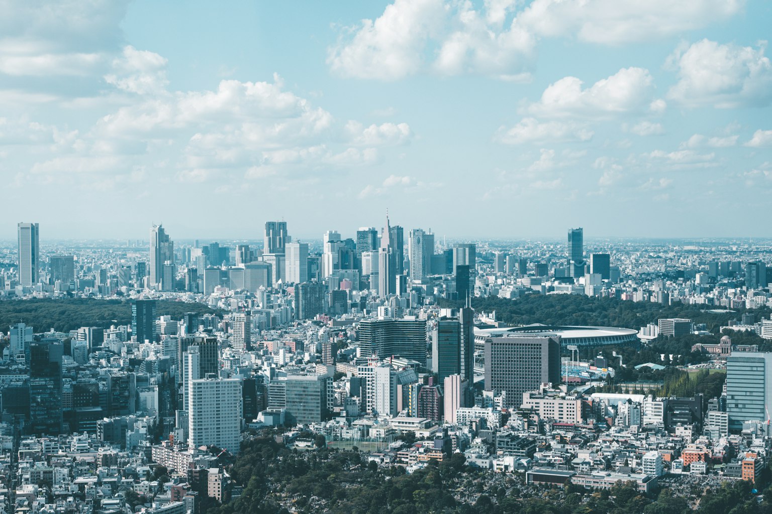 Vista panoramica di Città del Messico con grattacieli e parchi verdi