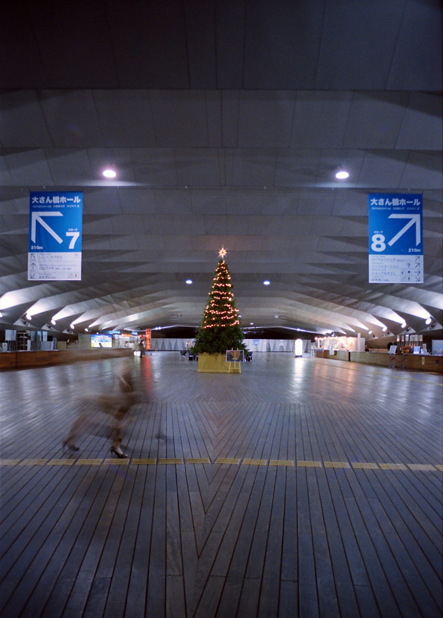 Spacious train station interior with a Christmas tree in the center