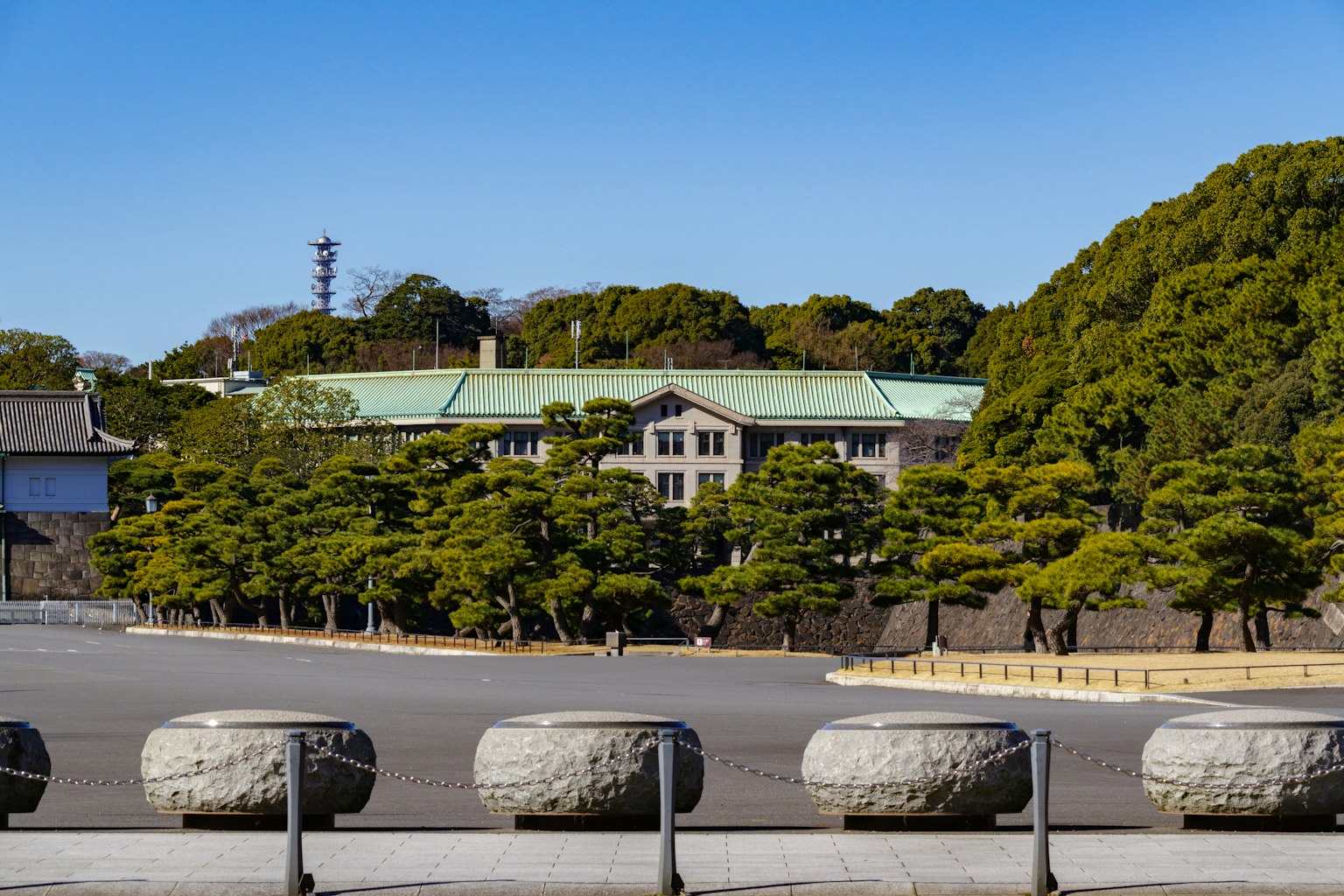 View of a traditional building surrounded by a beautiful garden