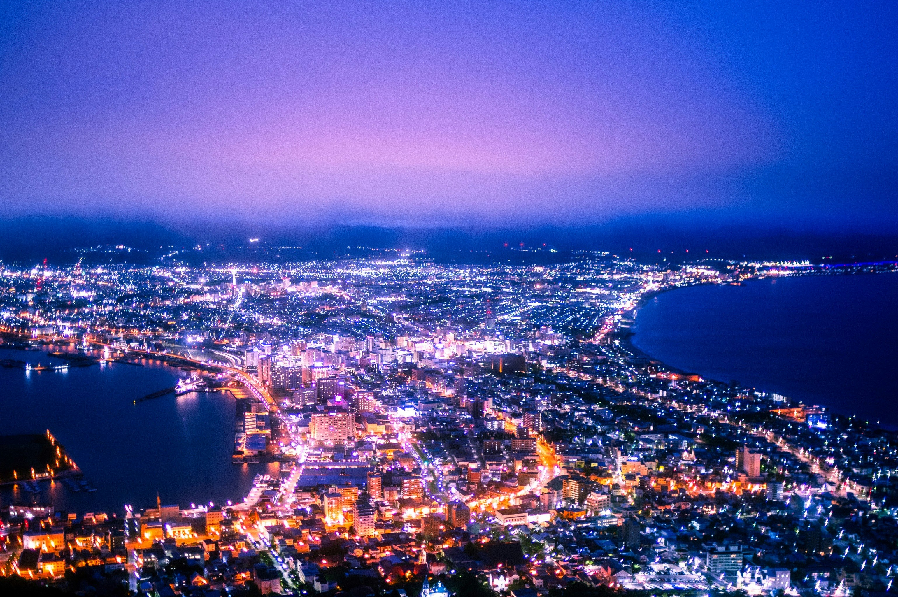 Pemandangan malam Hakodate dengan pelabuhan