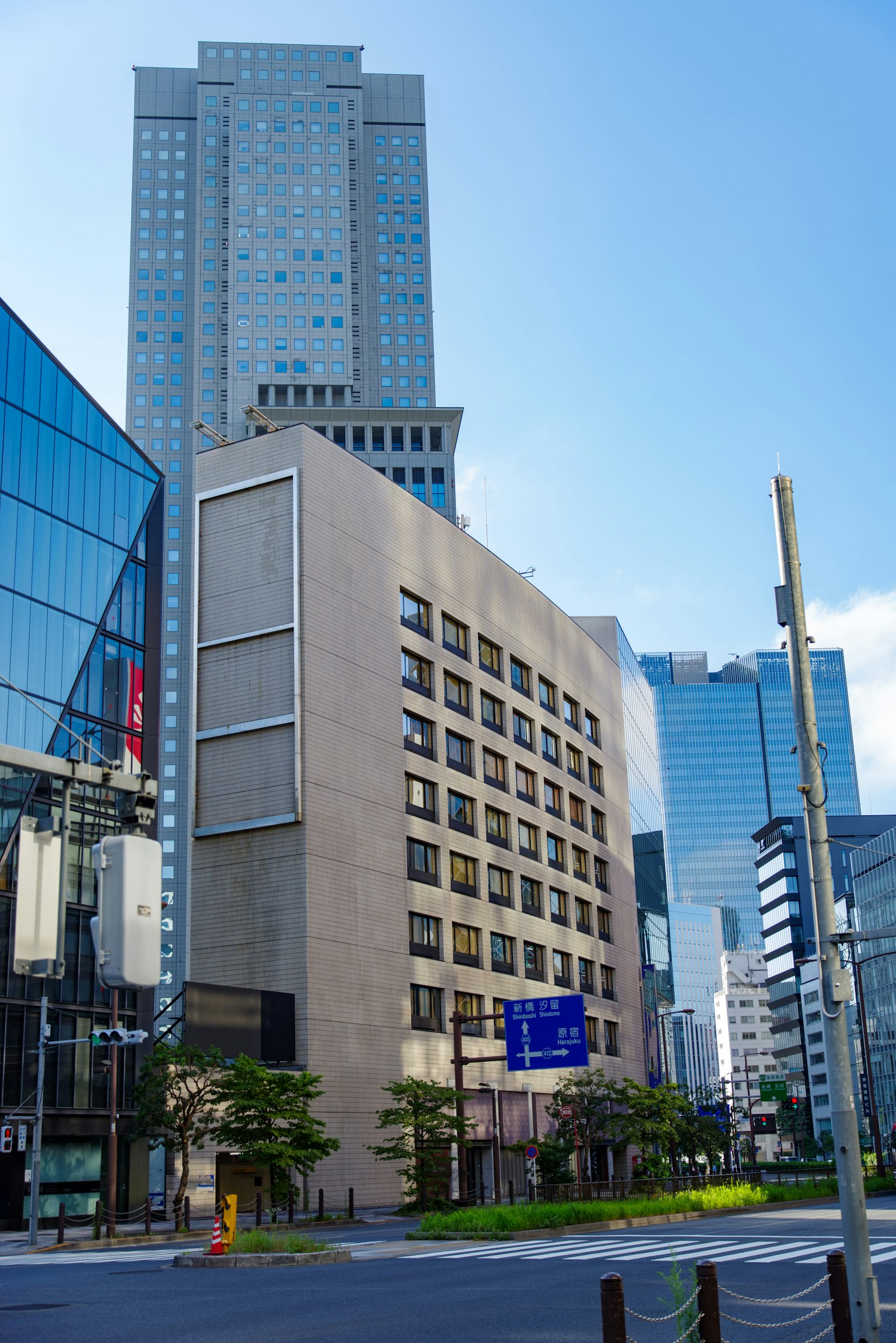 Paesaggio urbano con architettura moderna e grattacieli