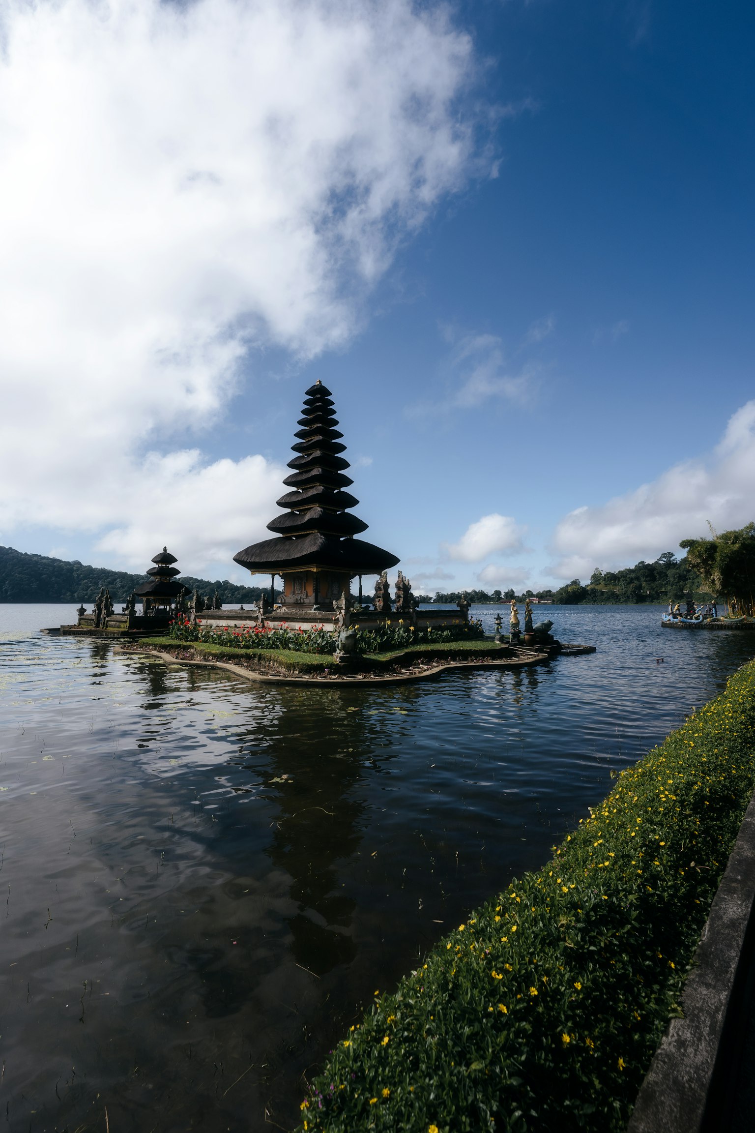 Hermoso paisaje del templo Ulun Danu Beratan en Bali