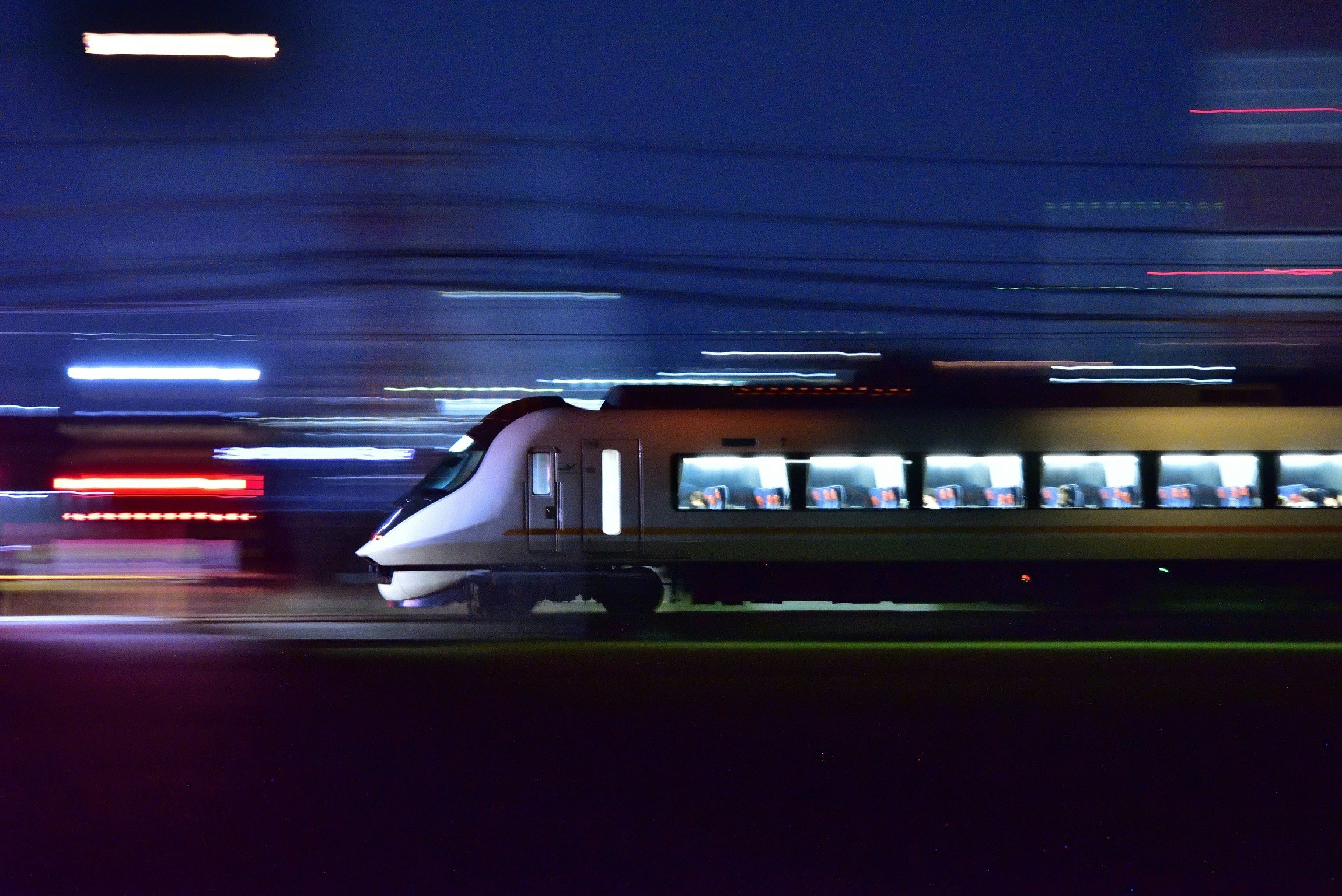 高速で走る電車の流し撮り