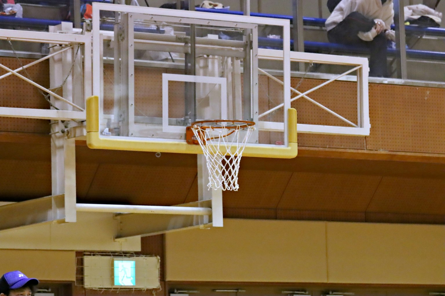 Primo piano di un canestro da basket e rete