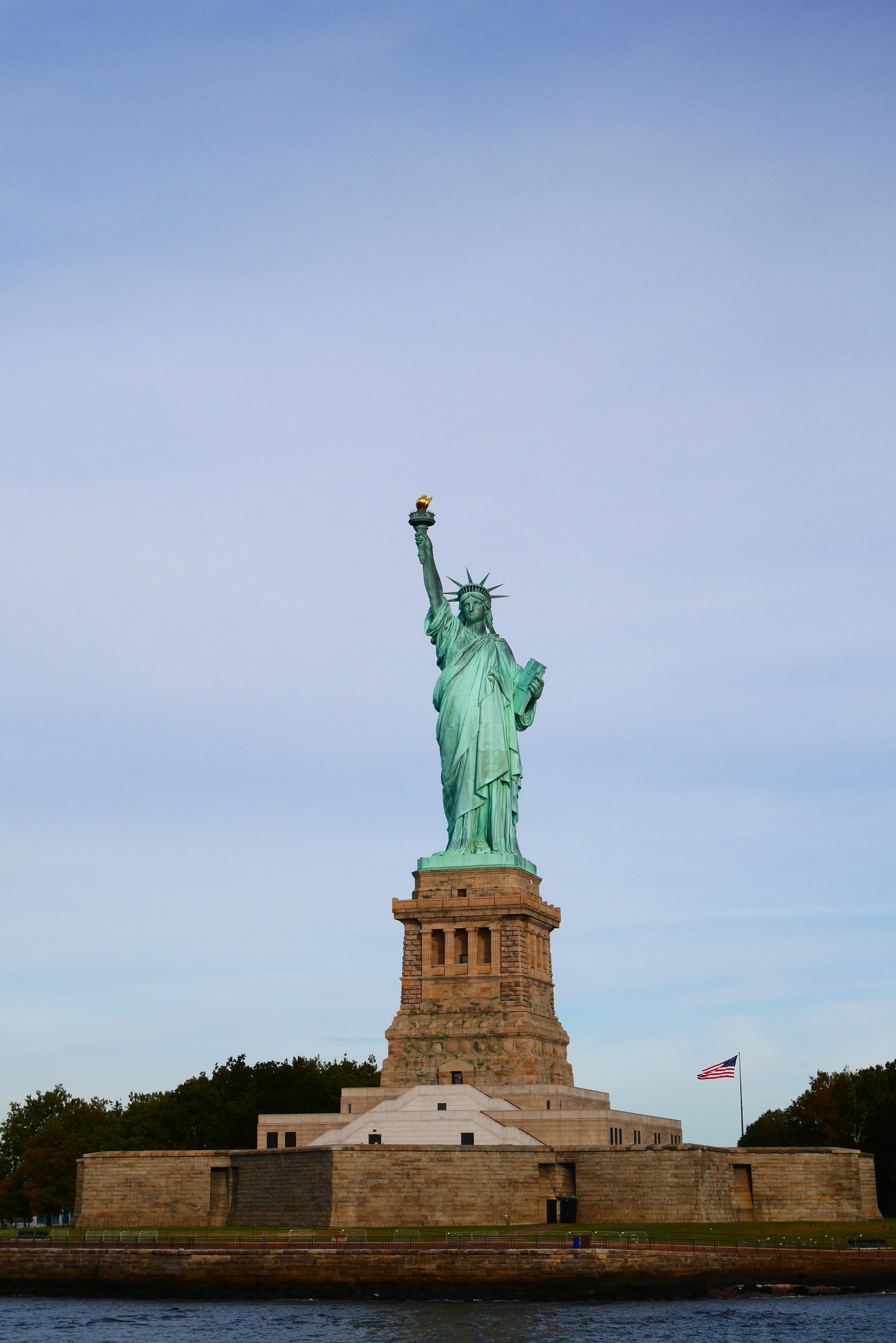 Estatua de la Libertad con vista al puerto