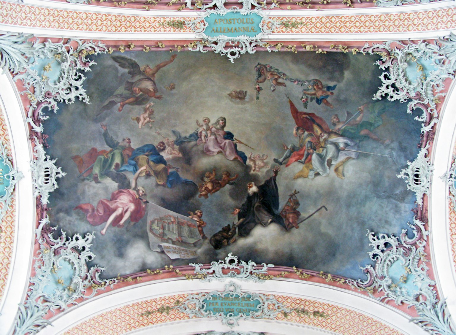 Peinture de plafond baroque représentant une scène mythologique avec diverses figures et couleurs vives