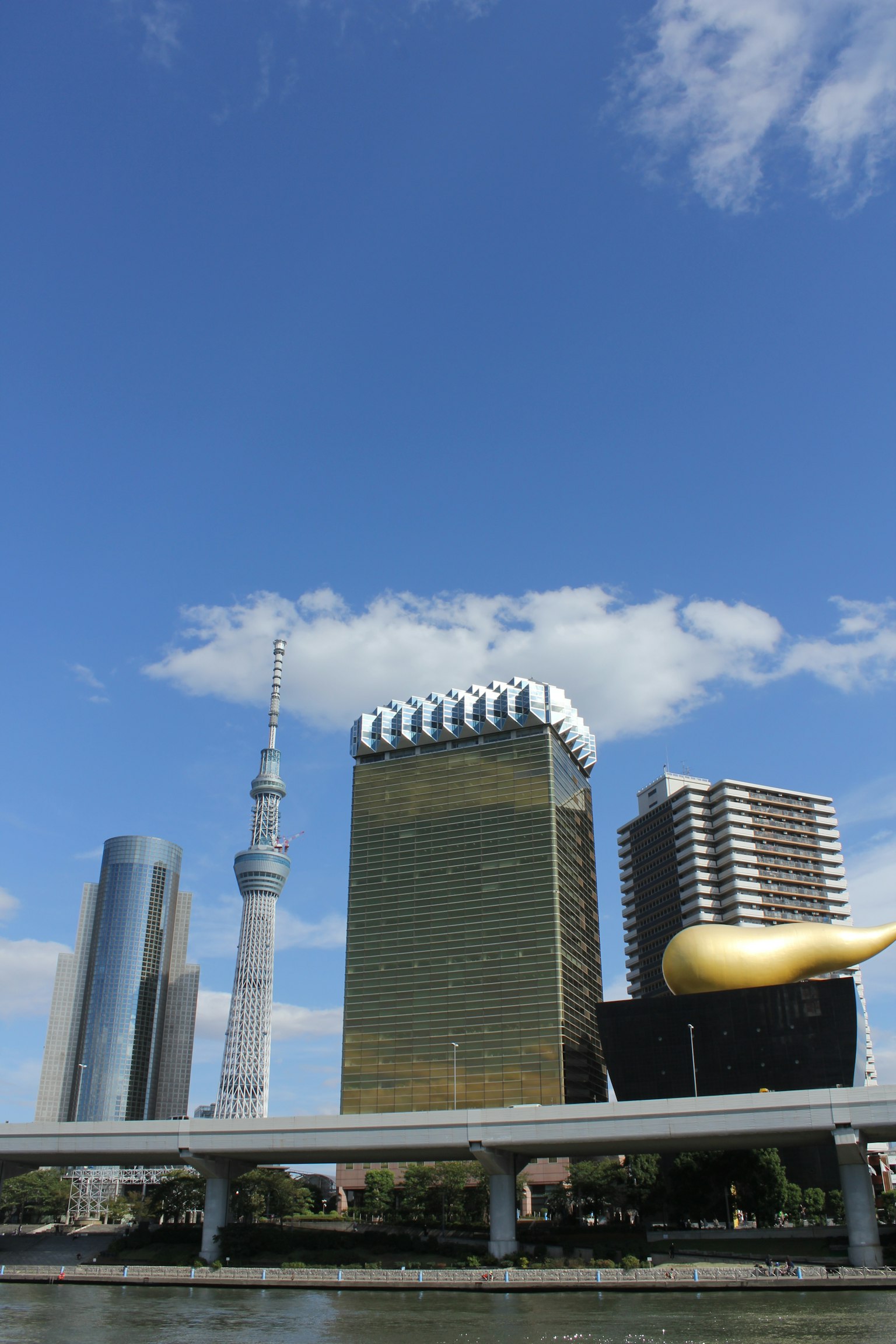 Ligne d'horizon de la Tokyo Skytree et du bâtiment Asahi Beer