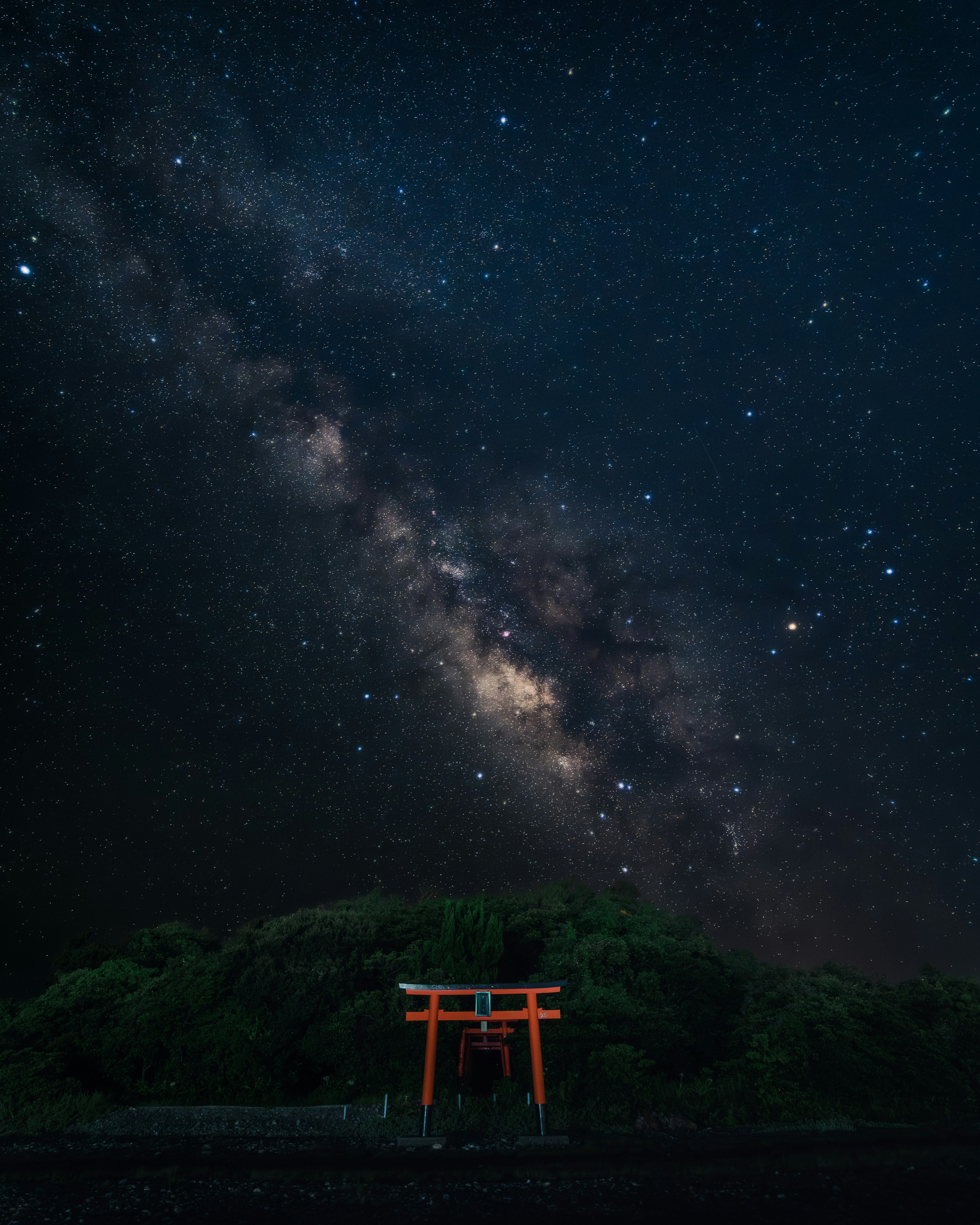 Via Lattea sopra il cielo notturno a Shingu