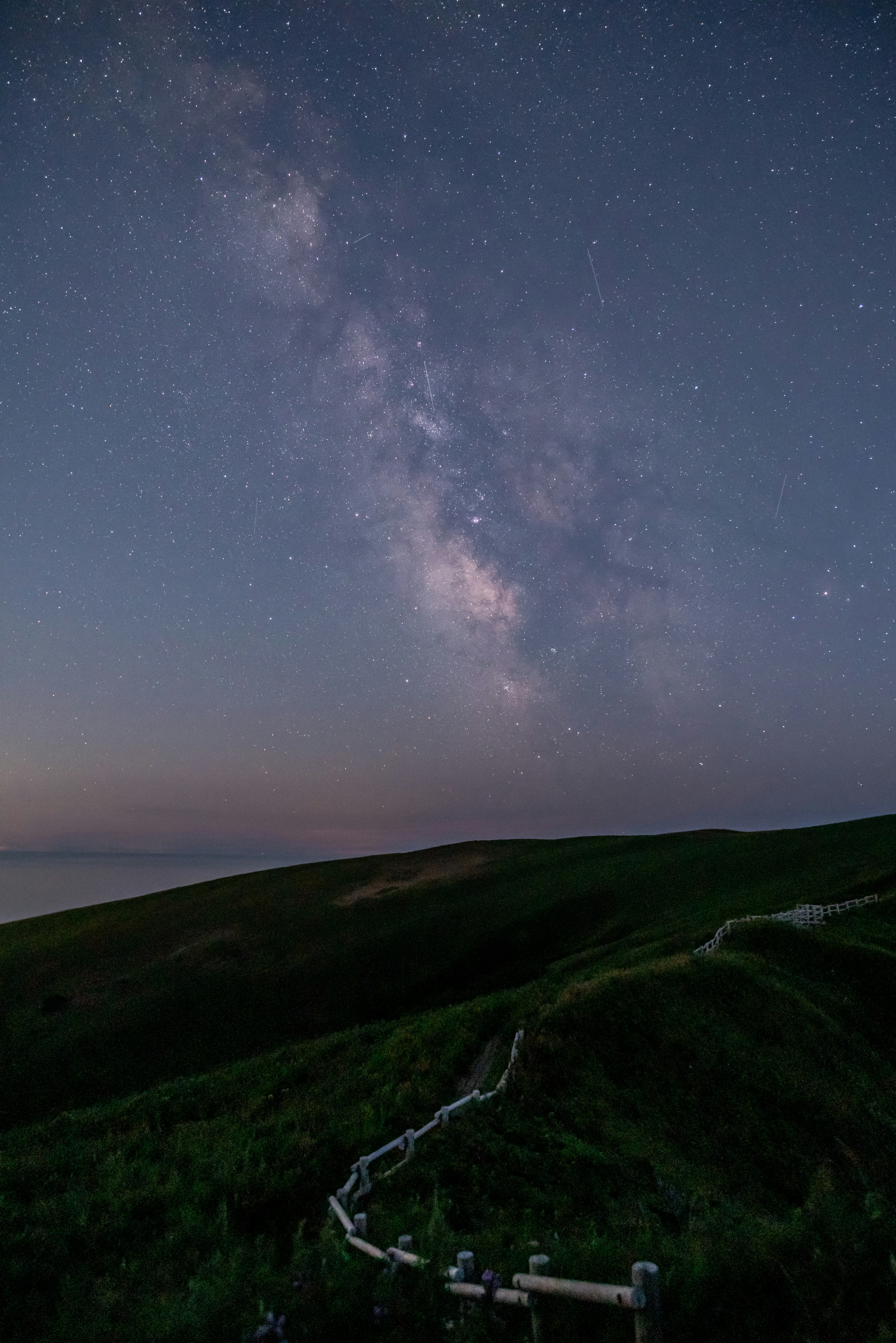礼文島・桃岩展望台から見える天の川と星空