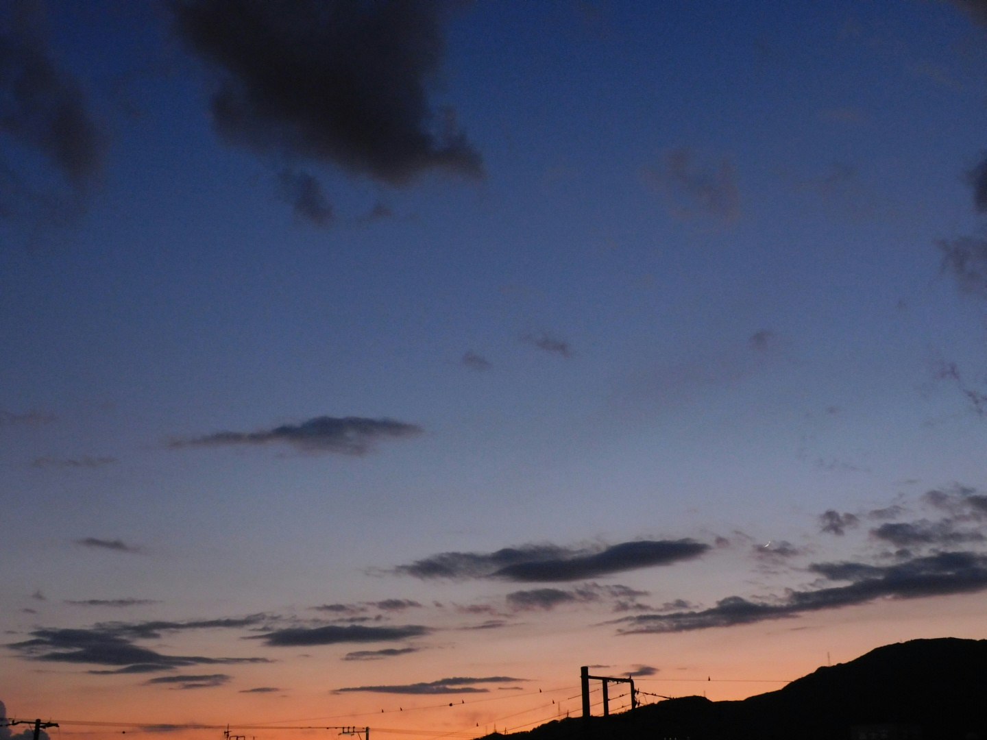Abendhimmel mit Bergsilhouetten