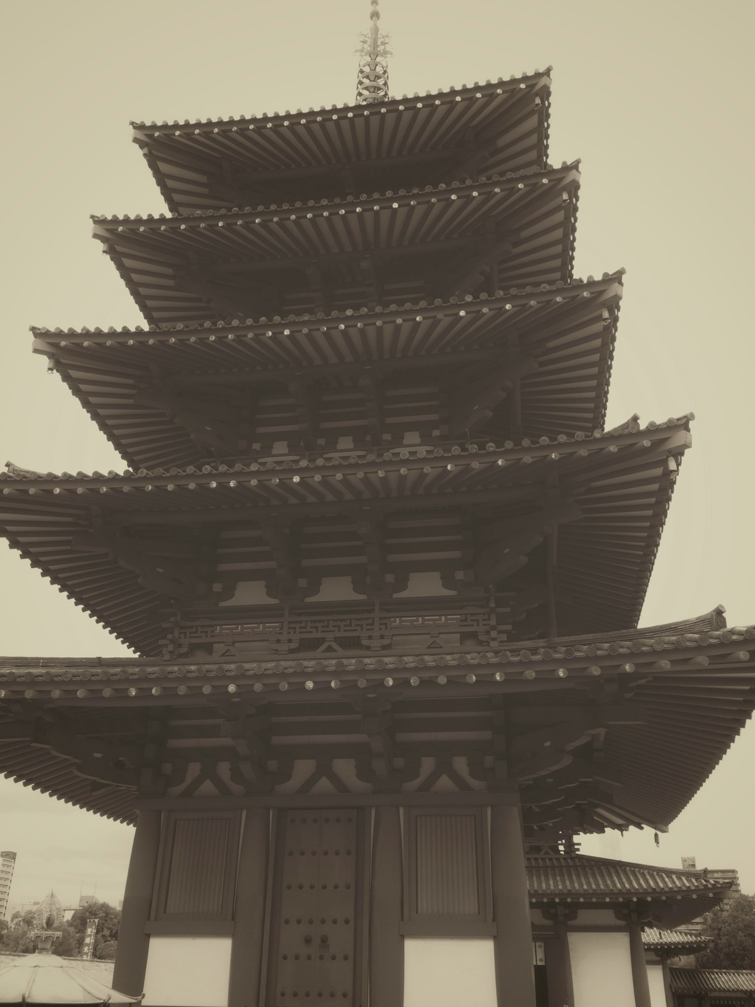 Immagine dettagliata di una pagoda storica a cinque piani