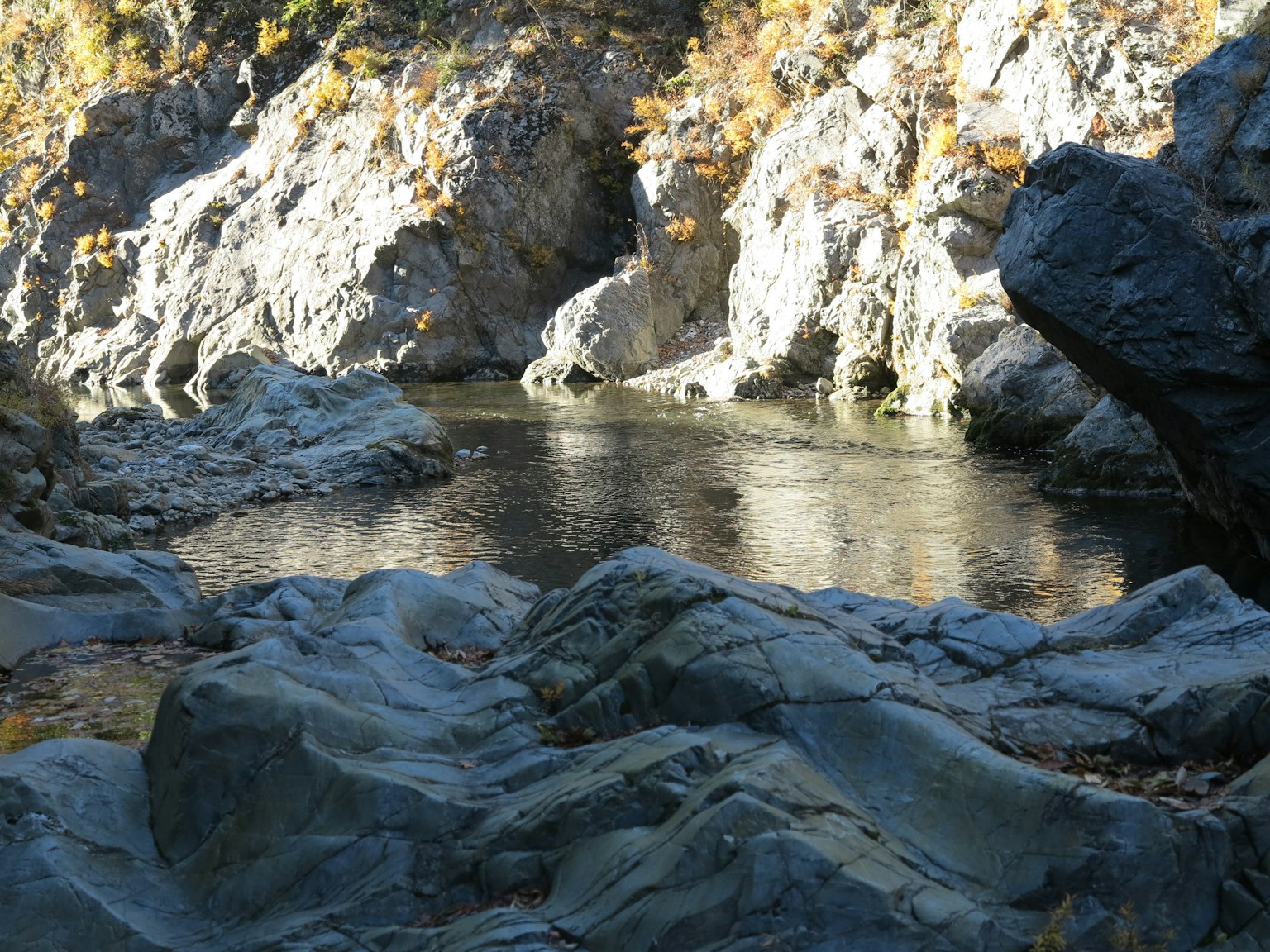 岩石與流水的風景