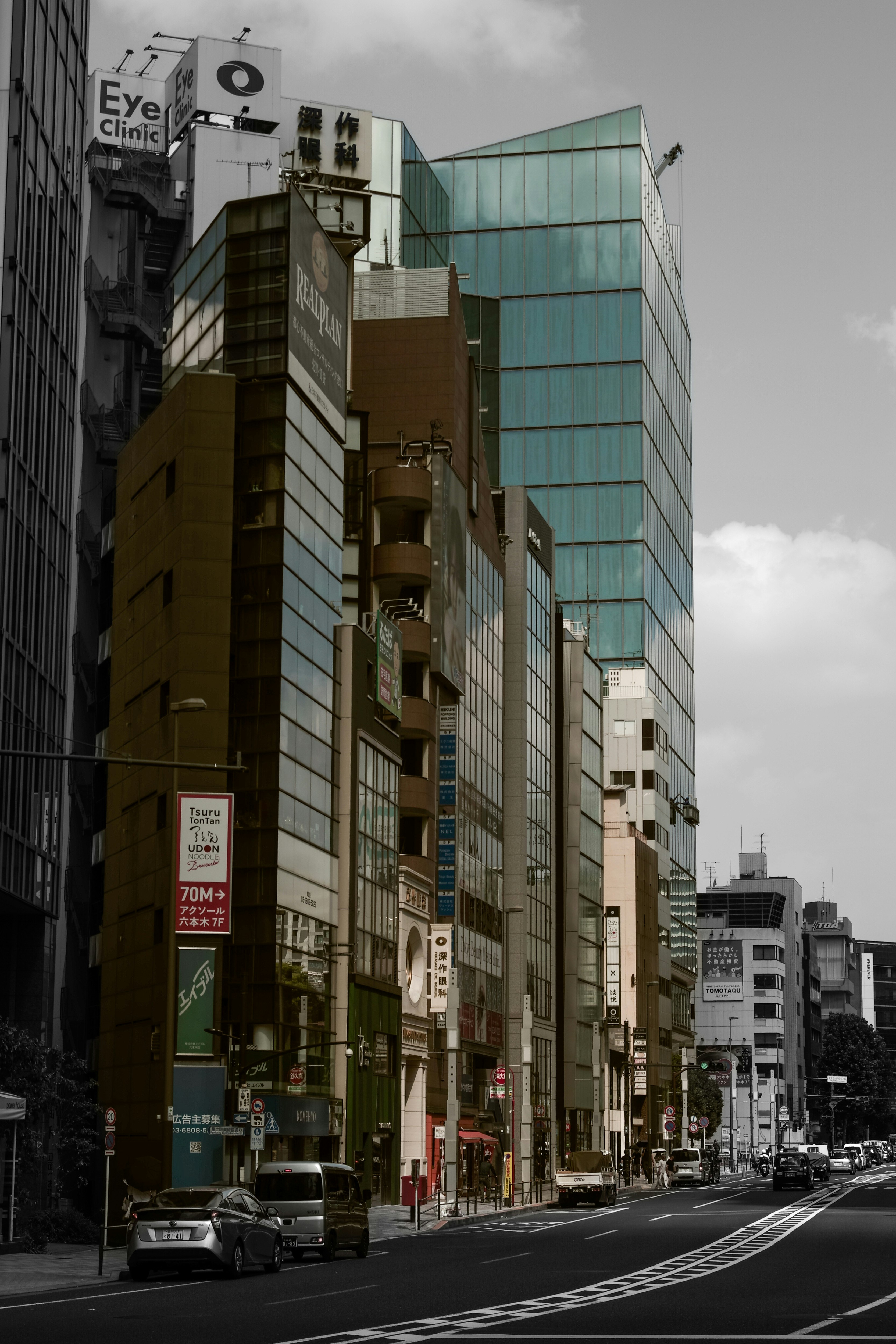 赤坂・六本木のビル群が並ぶ街並み