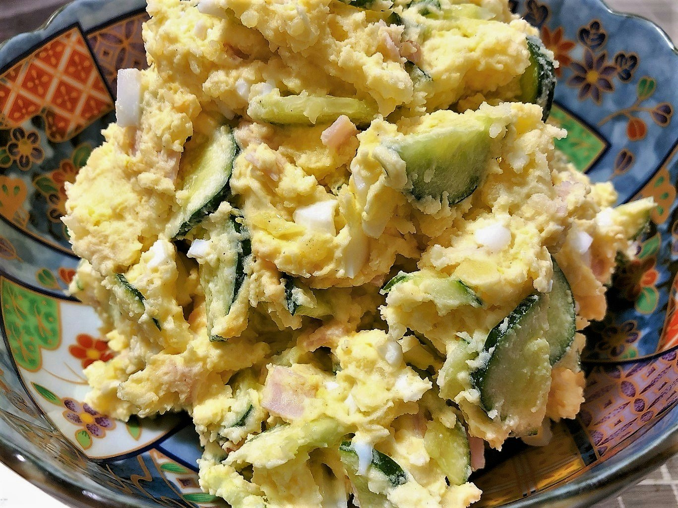 刻み野菜と卵のサラダ風の盛り合わせ