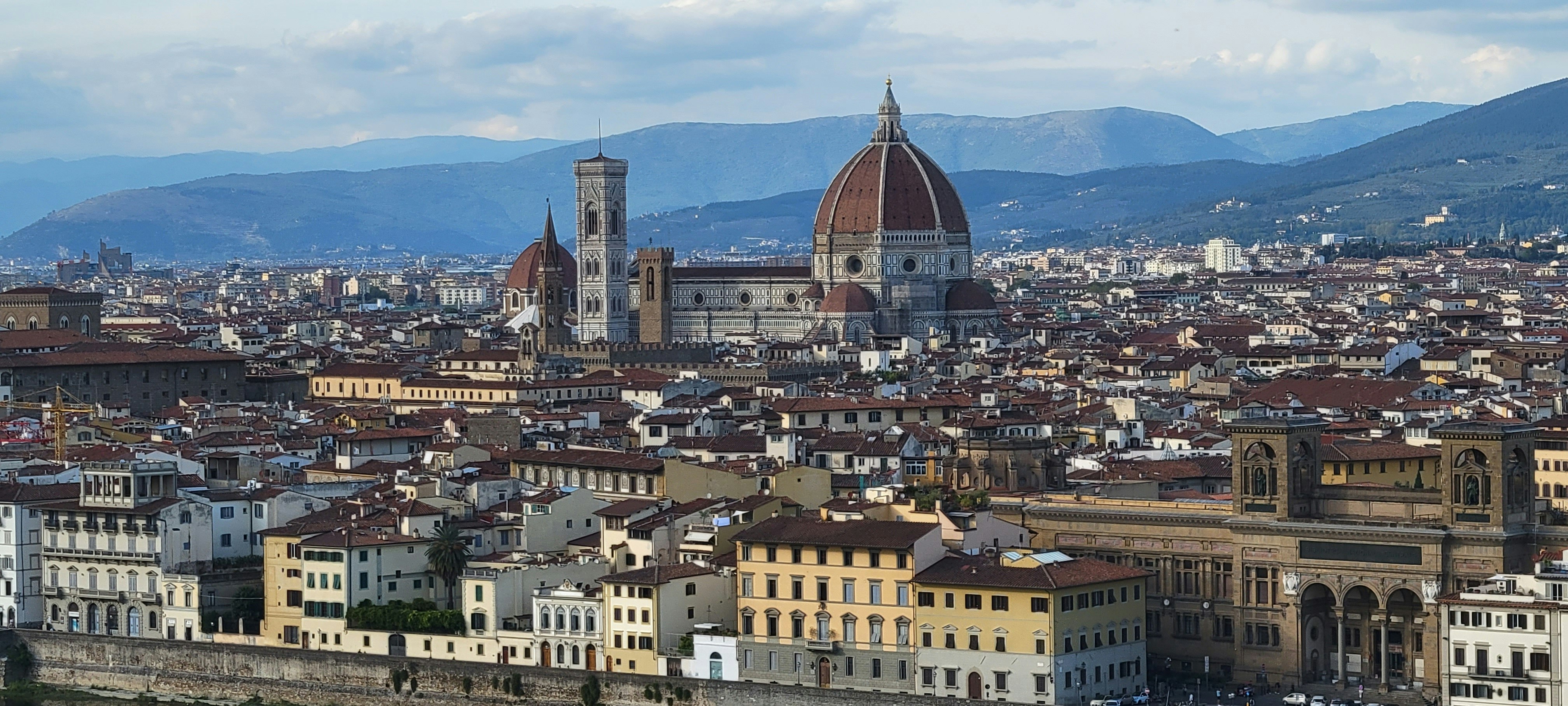 Toàn cảnh Firenze với mái vòm Duomo nhìn từ Quảng trường Michelangelo